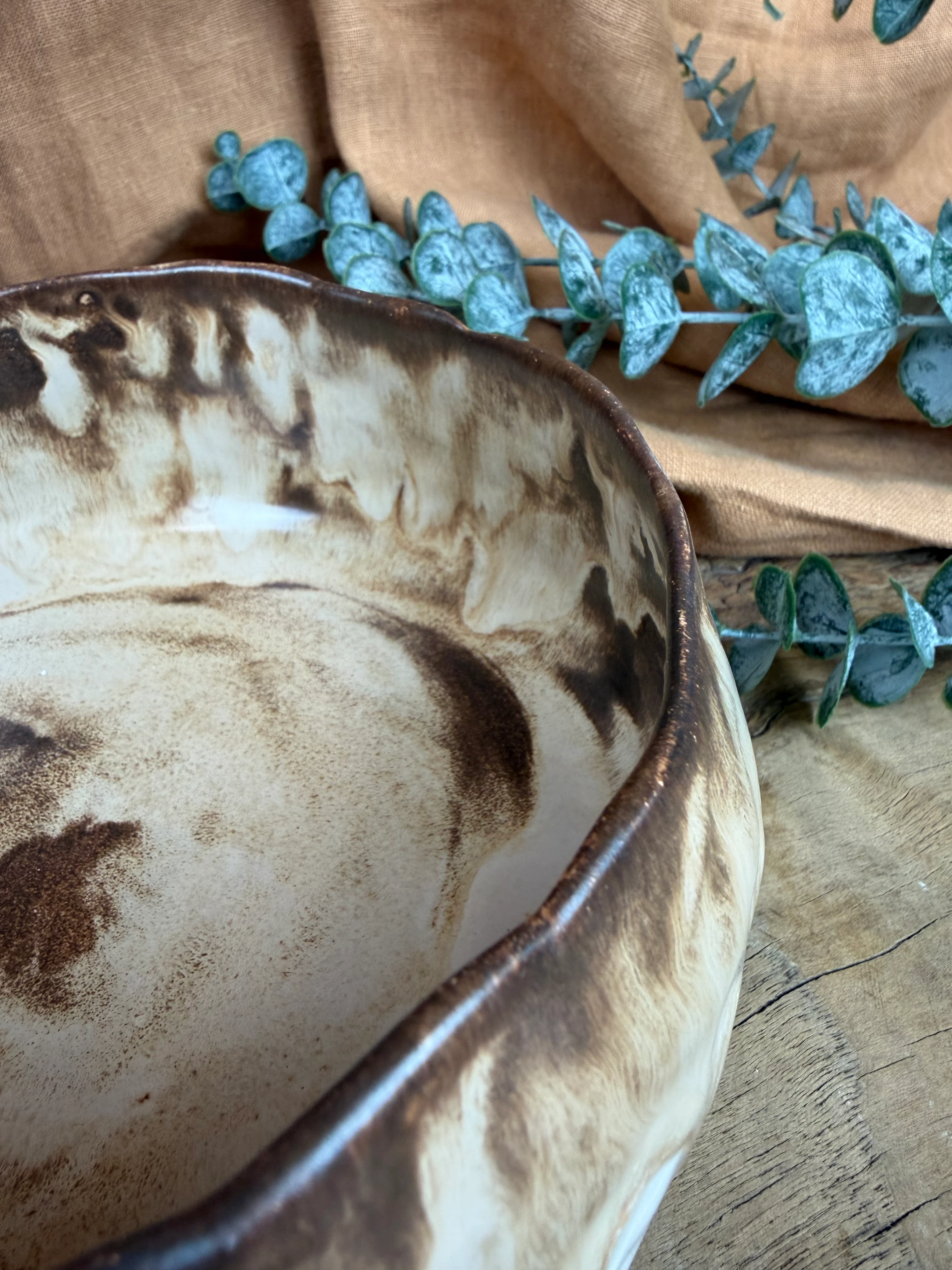 El Yapımı Seramik Kase – Kahve & Bej Tonlarında Akışkan Desenli, Stoneware