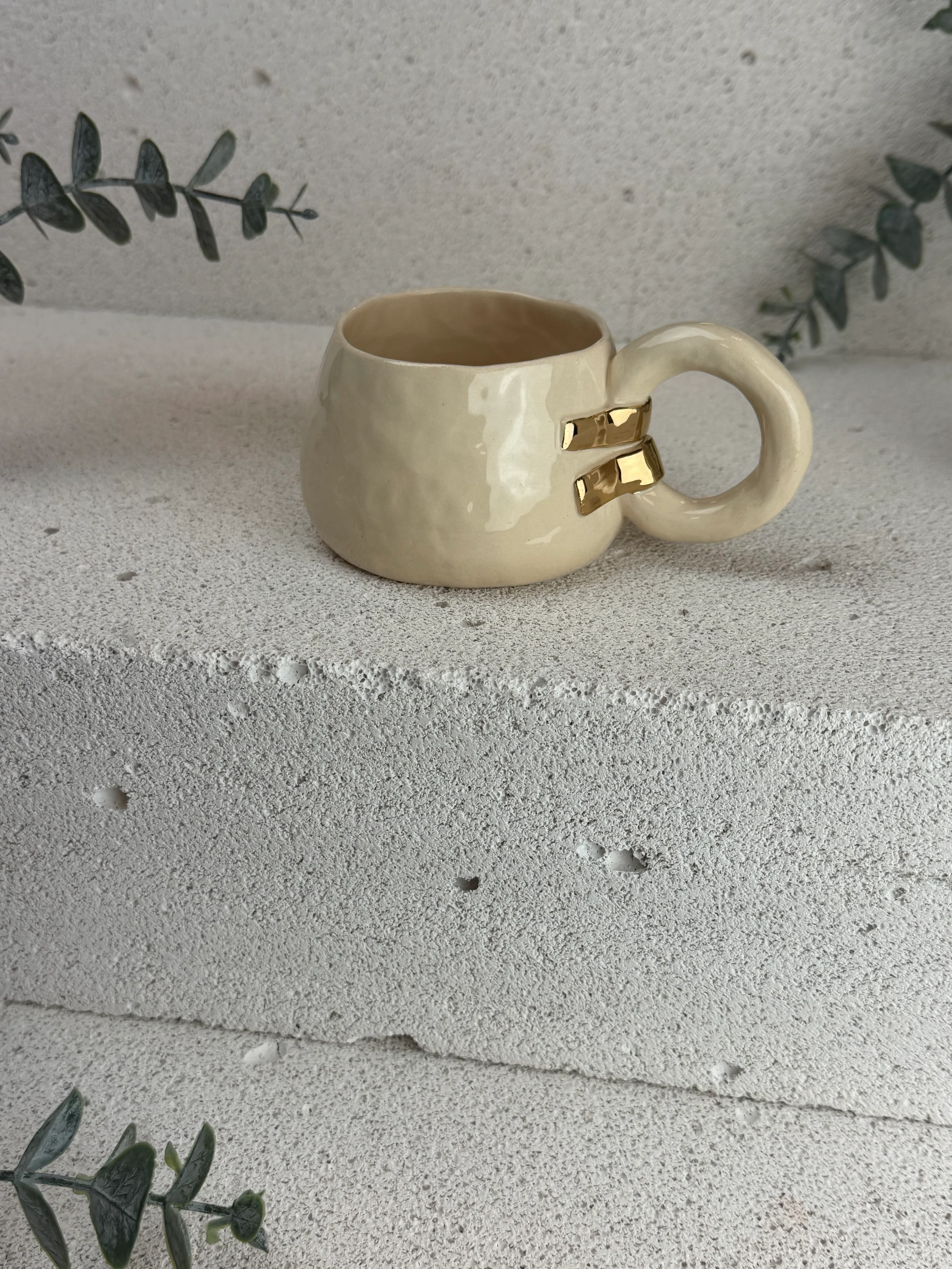 Bej & Altın El Yapımı Stoneware Fincan – 160 ml