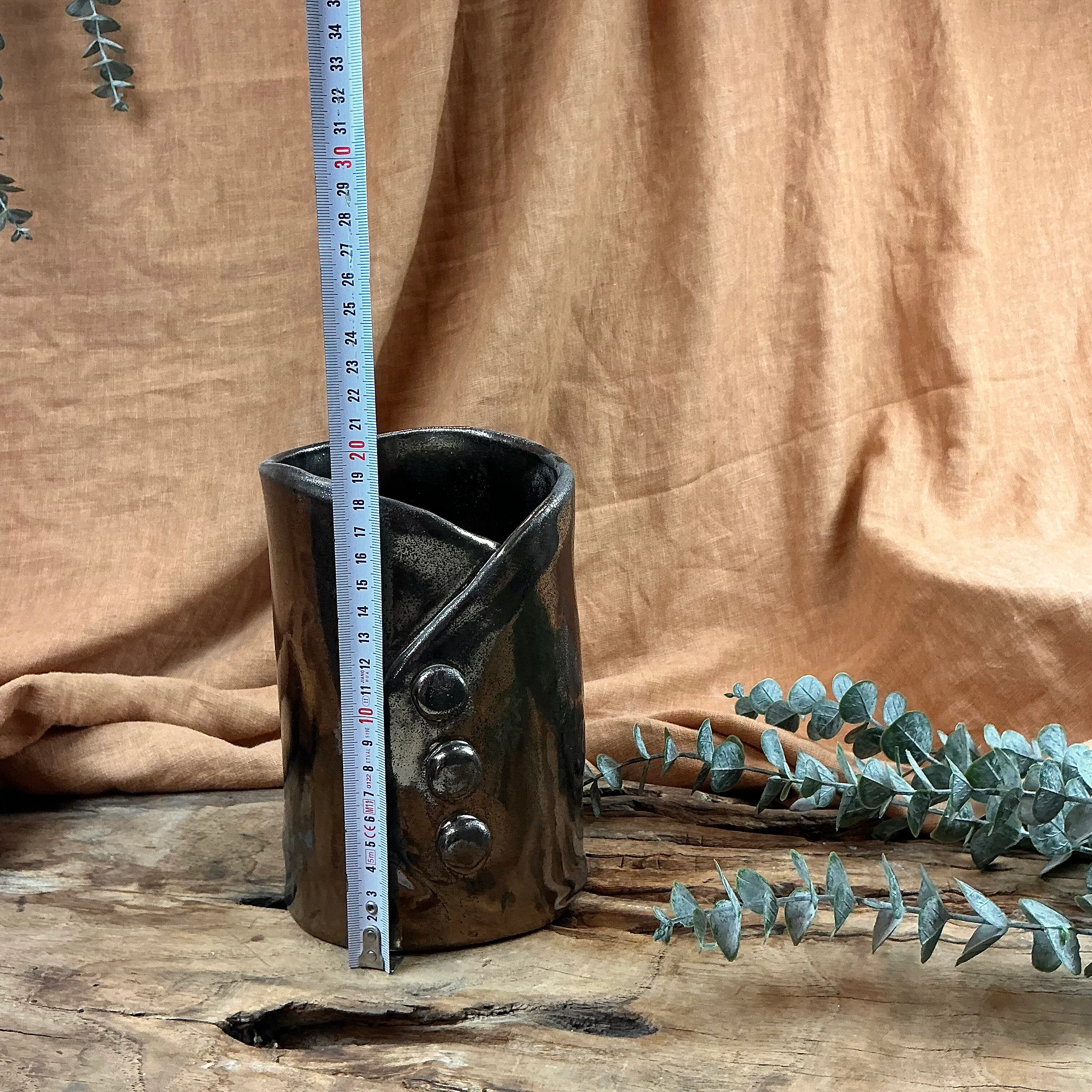 El Yapımı Stoneware Seramik Vazo – Bronz Artistik Sır ile Doğal Şıklık