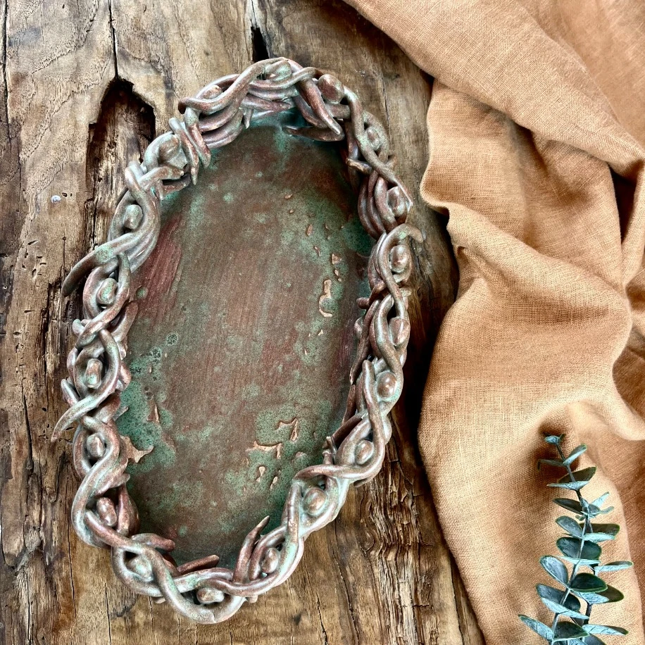 EL YAPIMI STONEWARE SUNUM KASESİ. YEŞİL VE KAHVE TONLARIYLA