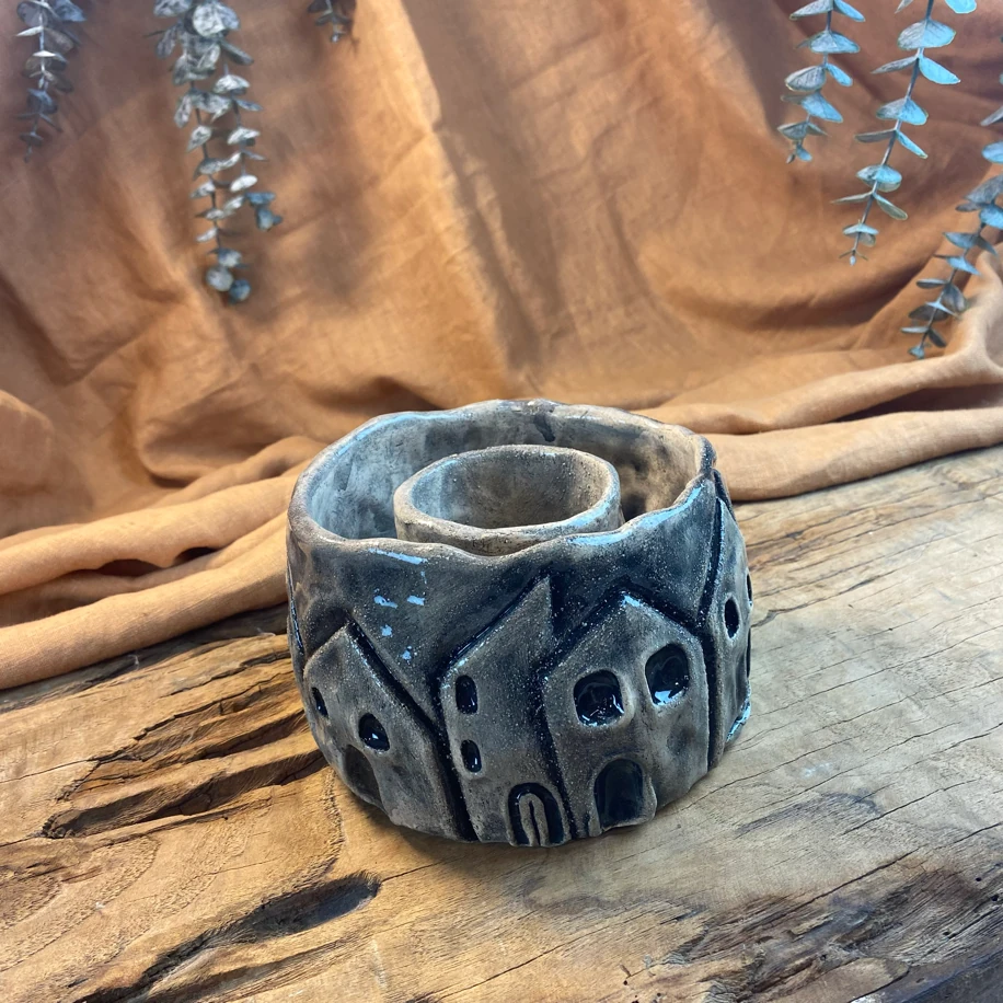 Masa üstü seramik ateş çukuru.