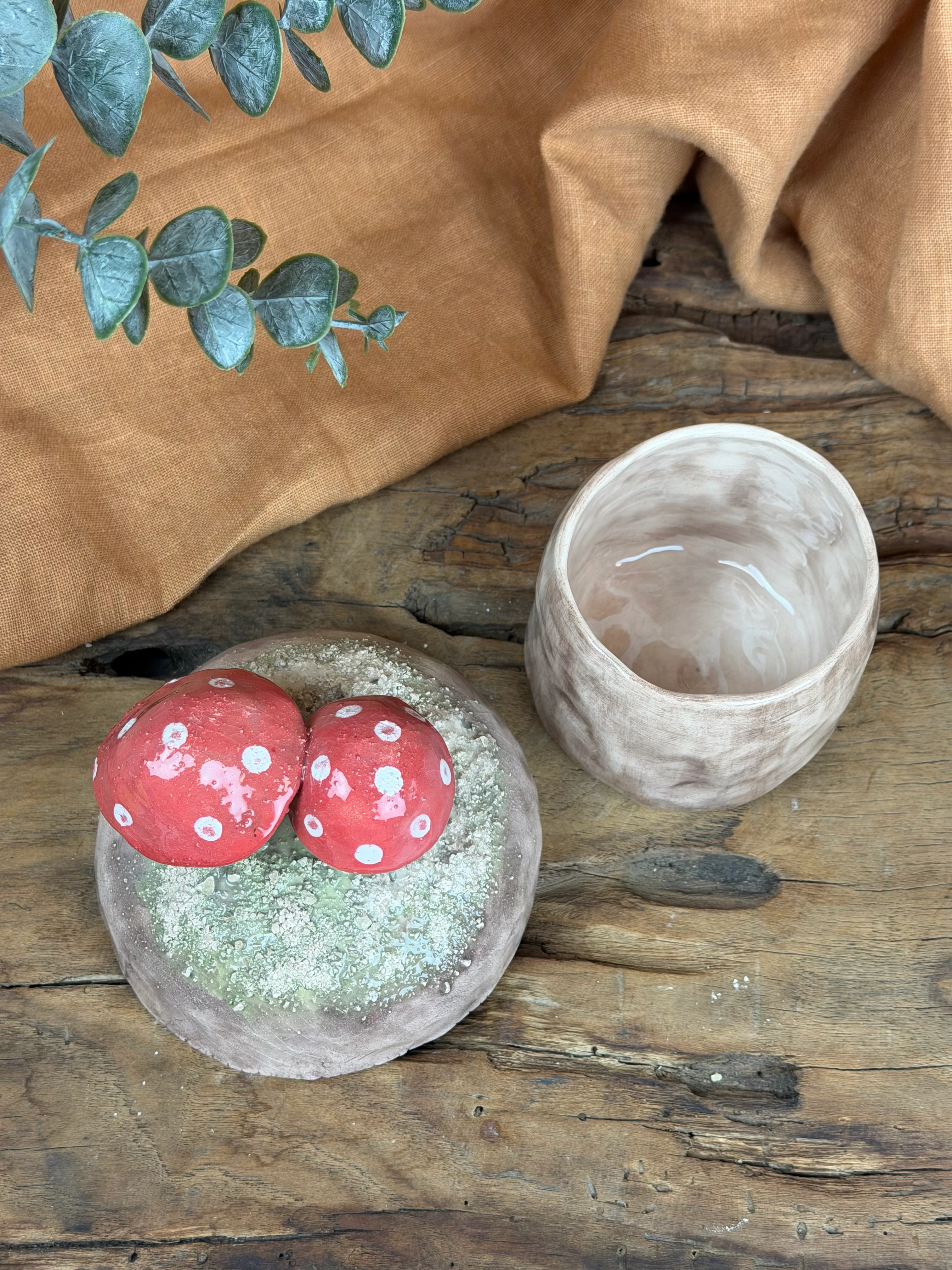 El Yapımı Stoneware Seramik Kapaklı Saklama Kabı / Kase – Sevimli Mantar Detaylı Kapak