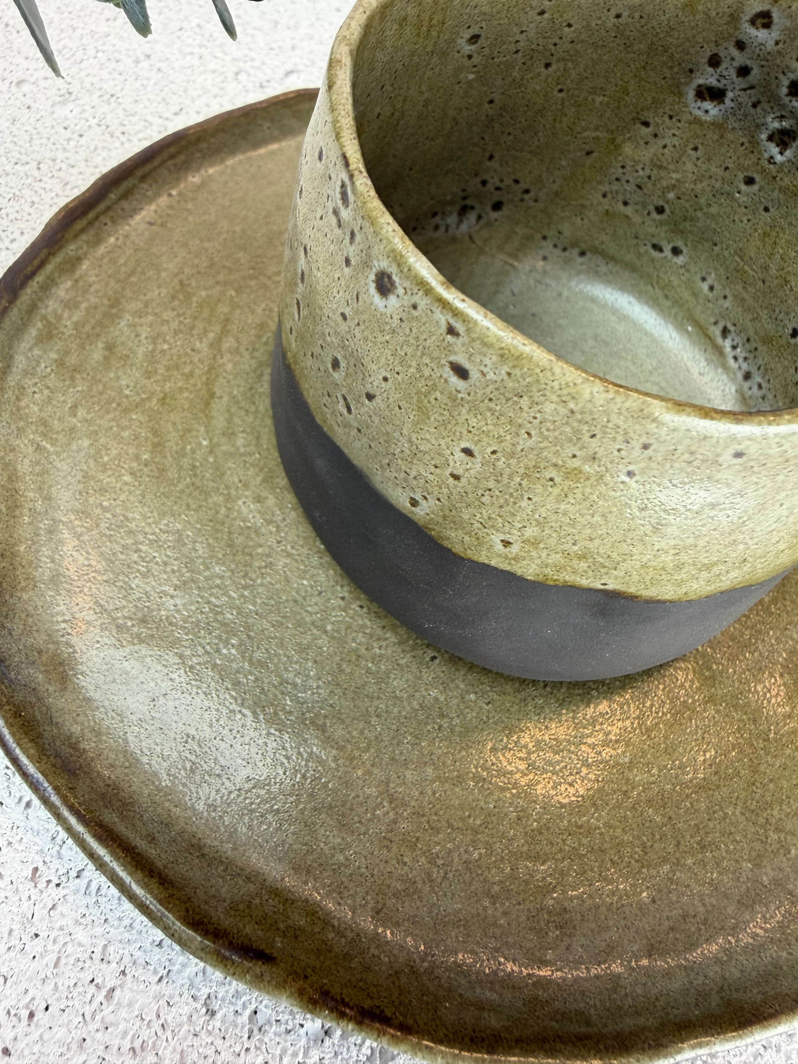 El Yapımı Stoneware Fincan & Tabak – Toprak Tonları, 200 ml