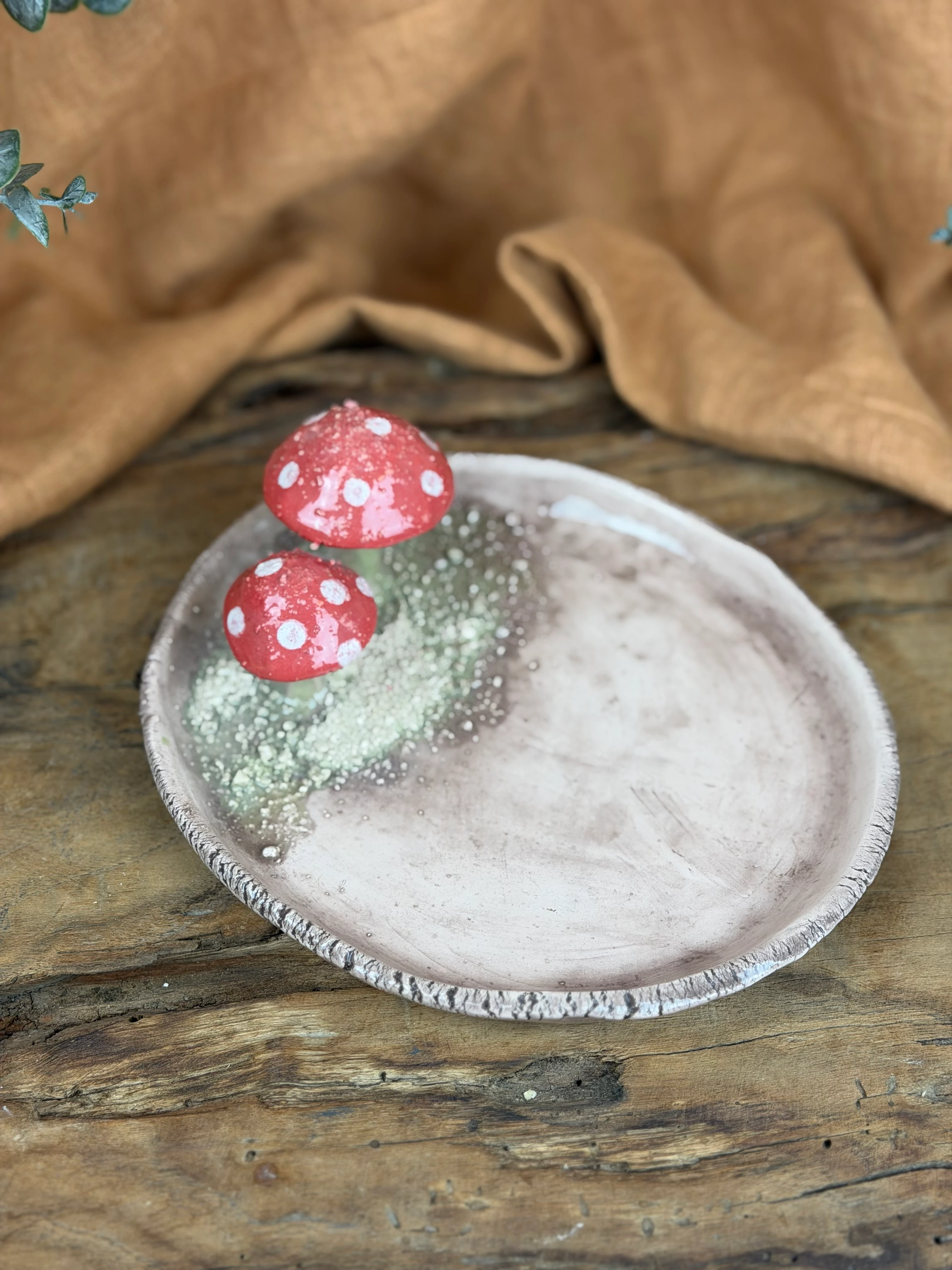 Mantarlı sunum tabağı.