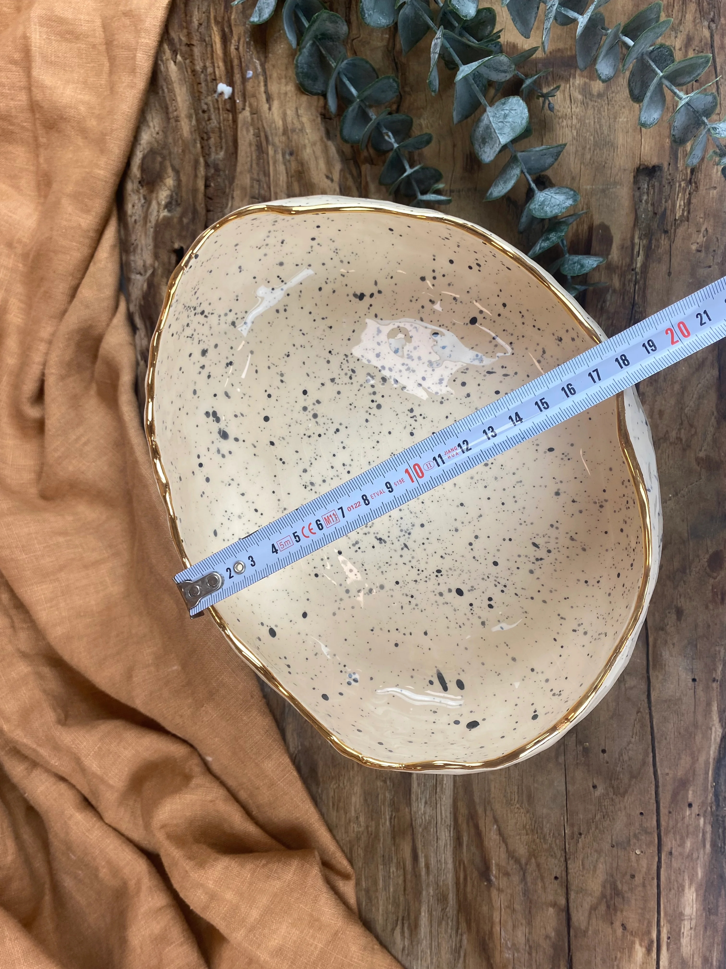 El Yapımı Ayaklı Stoneware Kase – 24K Altın, Sıcak/Soğuk Gıda Uyumlu, Bulaşık Makinesinde Yıkanabilir