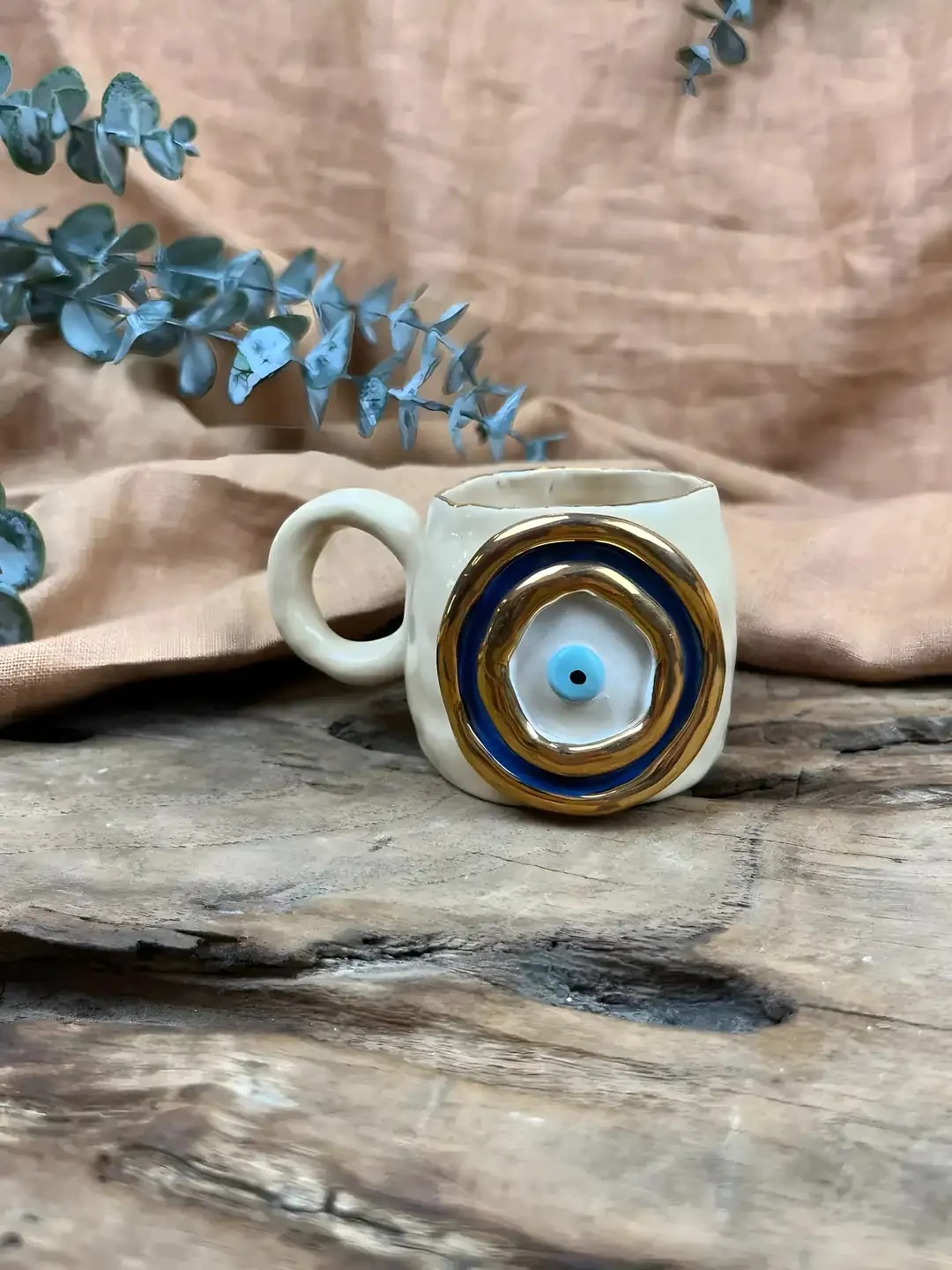El Yapımı Stoneware Kahve Fincanı 110 ml (Bej, Mavi Nazar Boncuğu & Altın Detaylı)