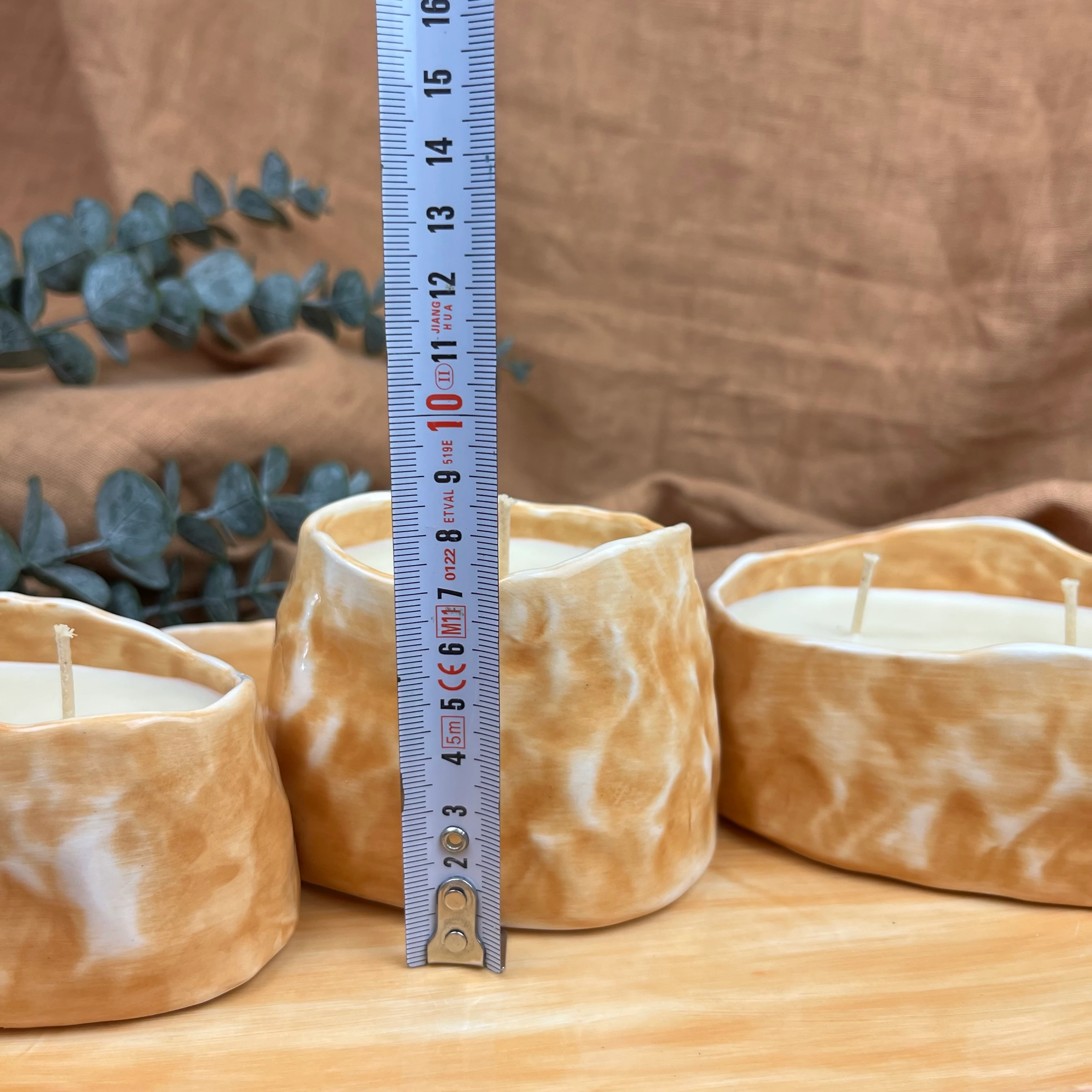 El Yapımı Tepsi ve 3’lü Mumlu Kase Seti – Mumlar Bittikten Sonra Gıda Uyumlu, Stoneware Tasarım, Ev ve İş Yeri Kullanımı