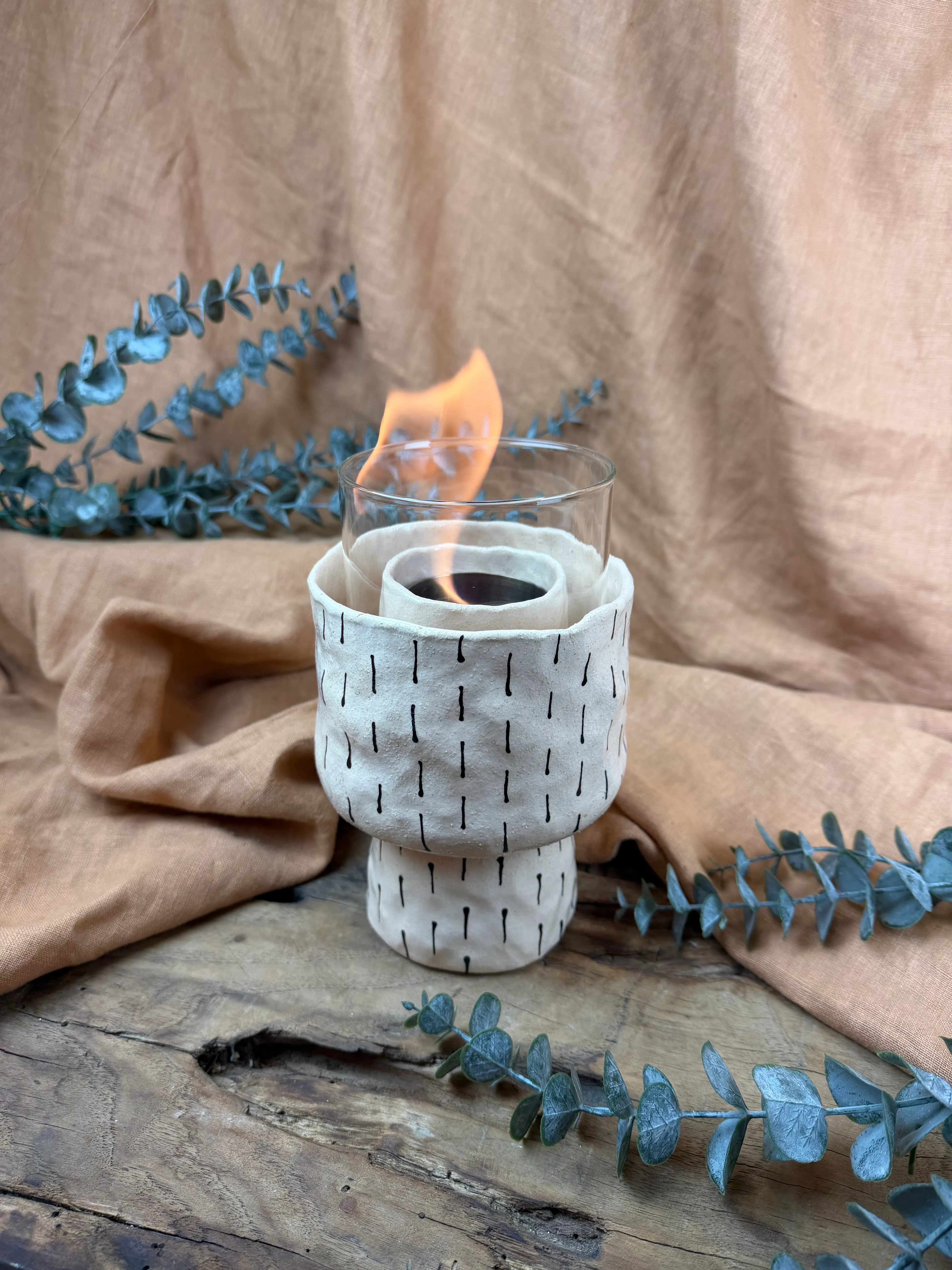 El Yapımı Stoneware Masa Üstü Ateş Çukuru (17x20x12 cm, Cam Fanus ve Sıvı Yakıt Dahil)