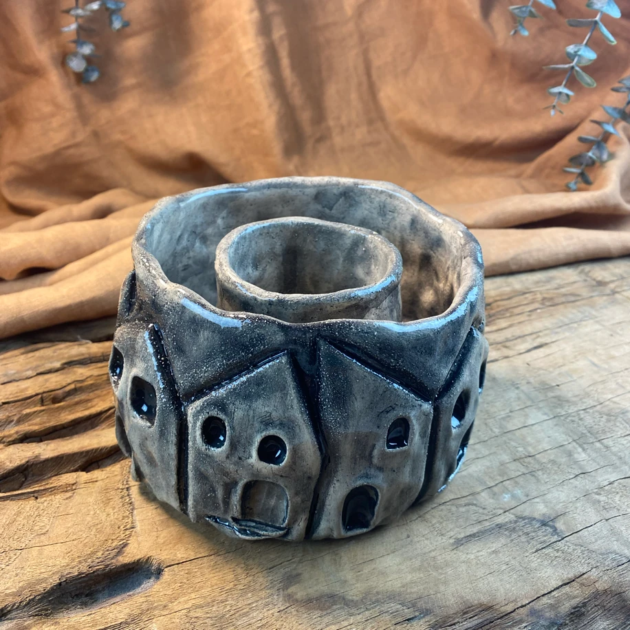 Masa üstü seramik ateş çukuru.