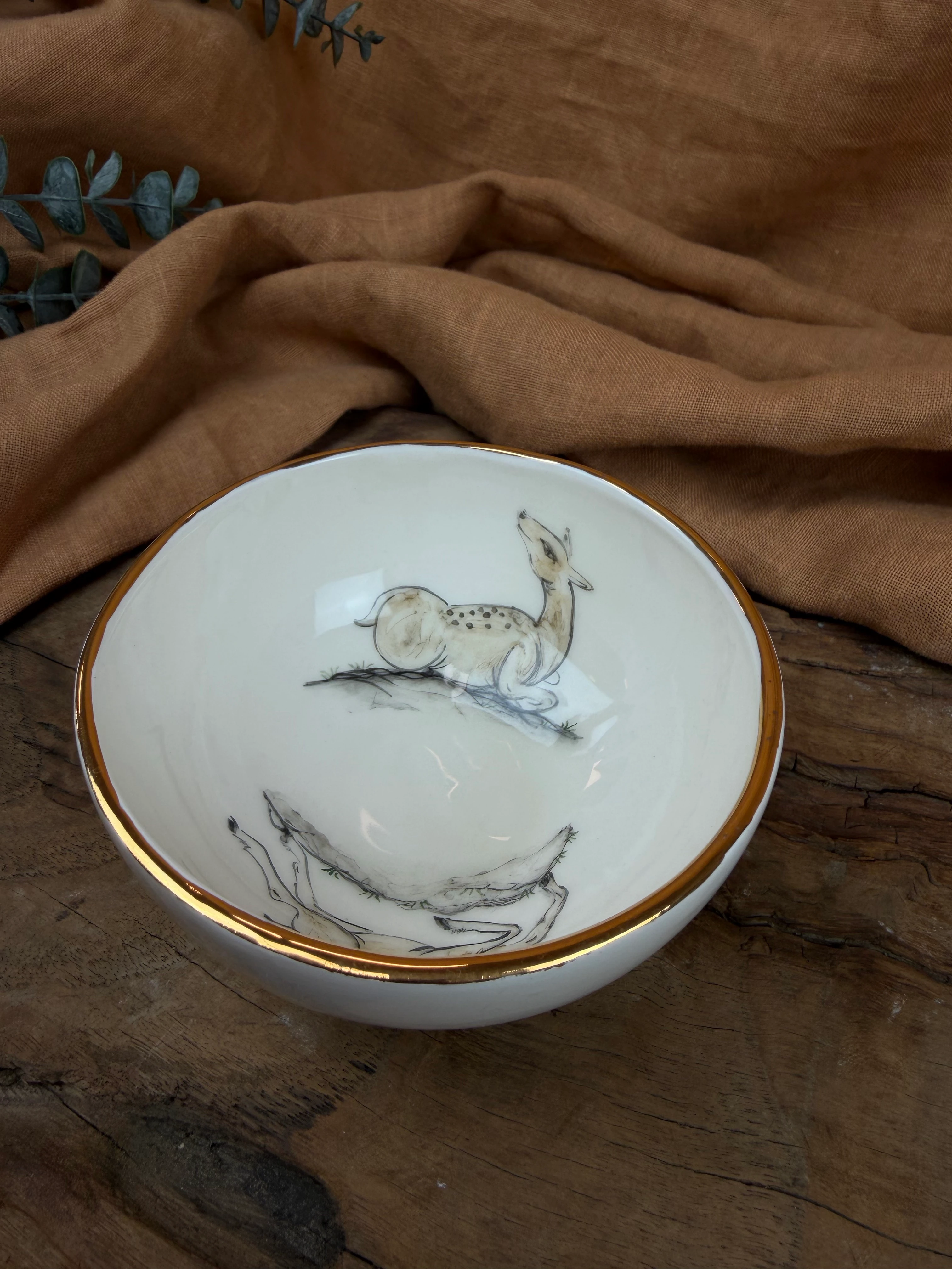 El Yapımı Altın Detaylı Çerez Kasesi – Çift Ceylan Desenli