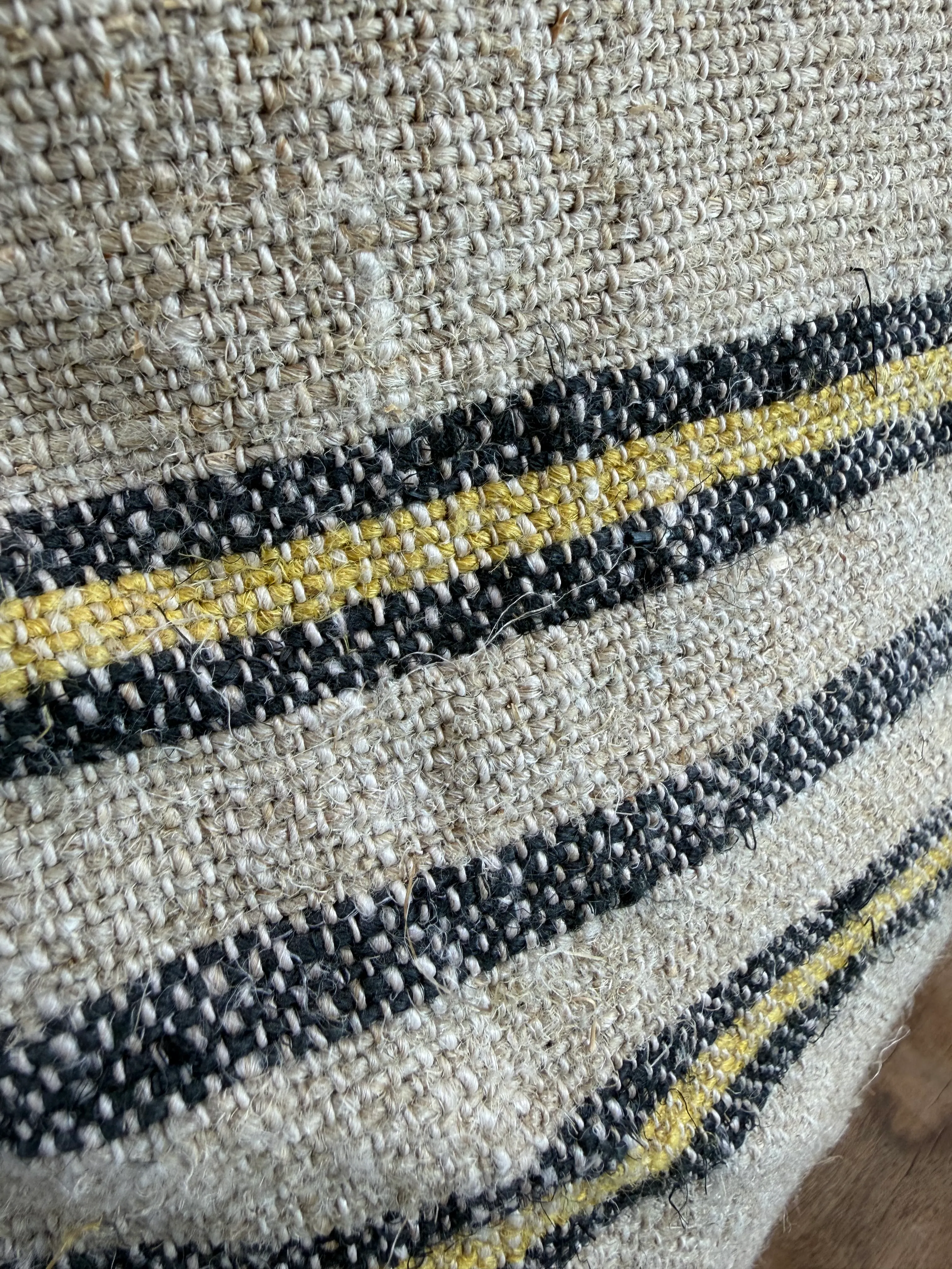 Kök Boya El Dokuması Kumaş & El Yapımı Seramik Detaylı Büyük Boy Çanta – Keten Astar ve Dantel Kenar İşlemeli