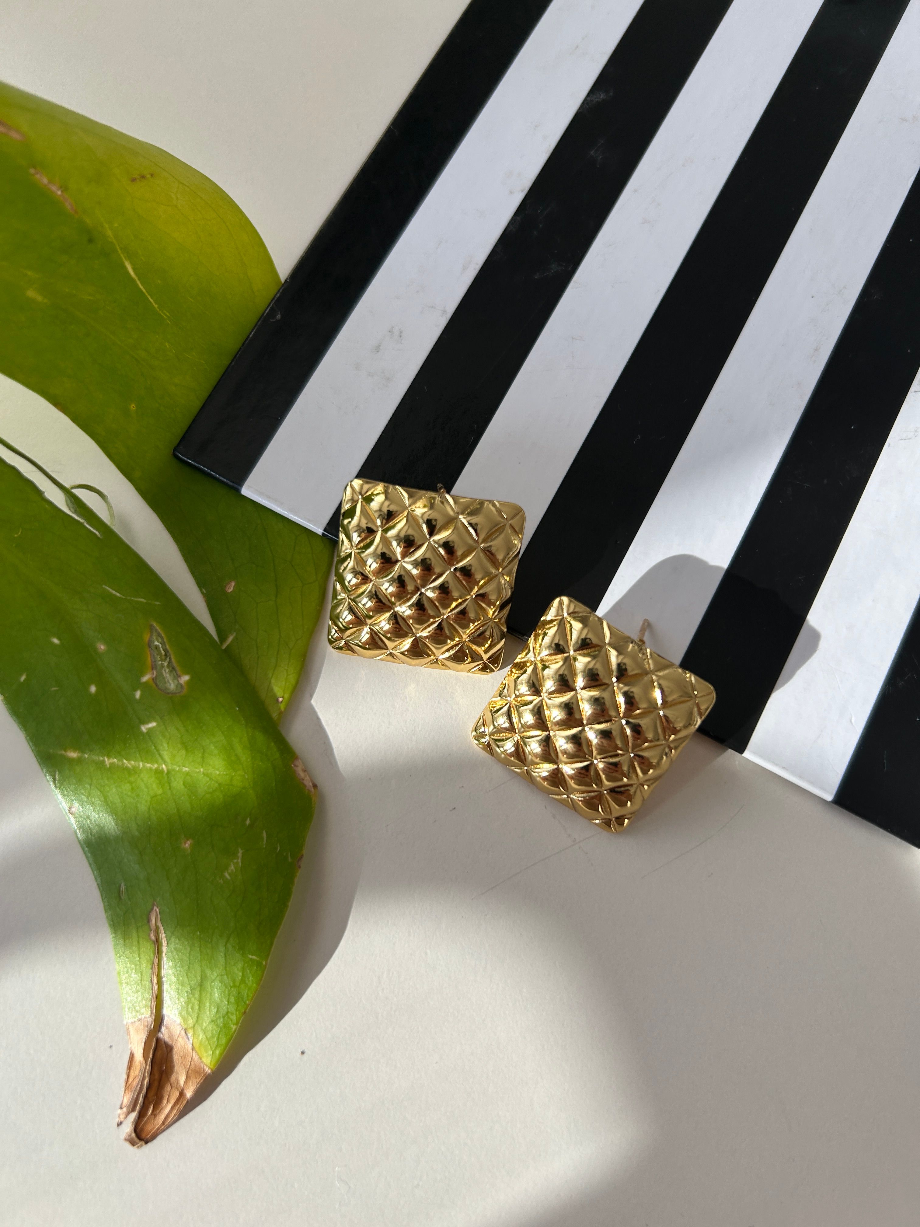 Baklava model gold küpe