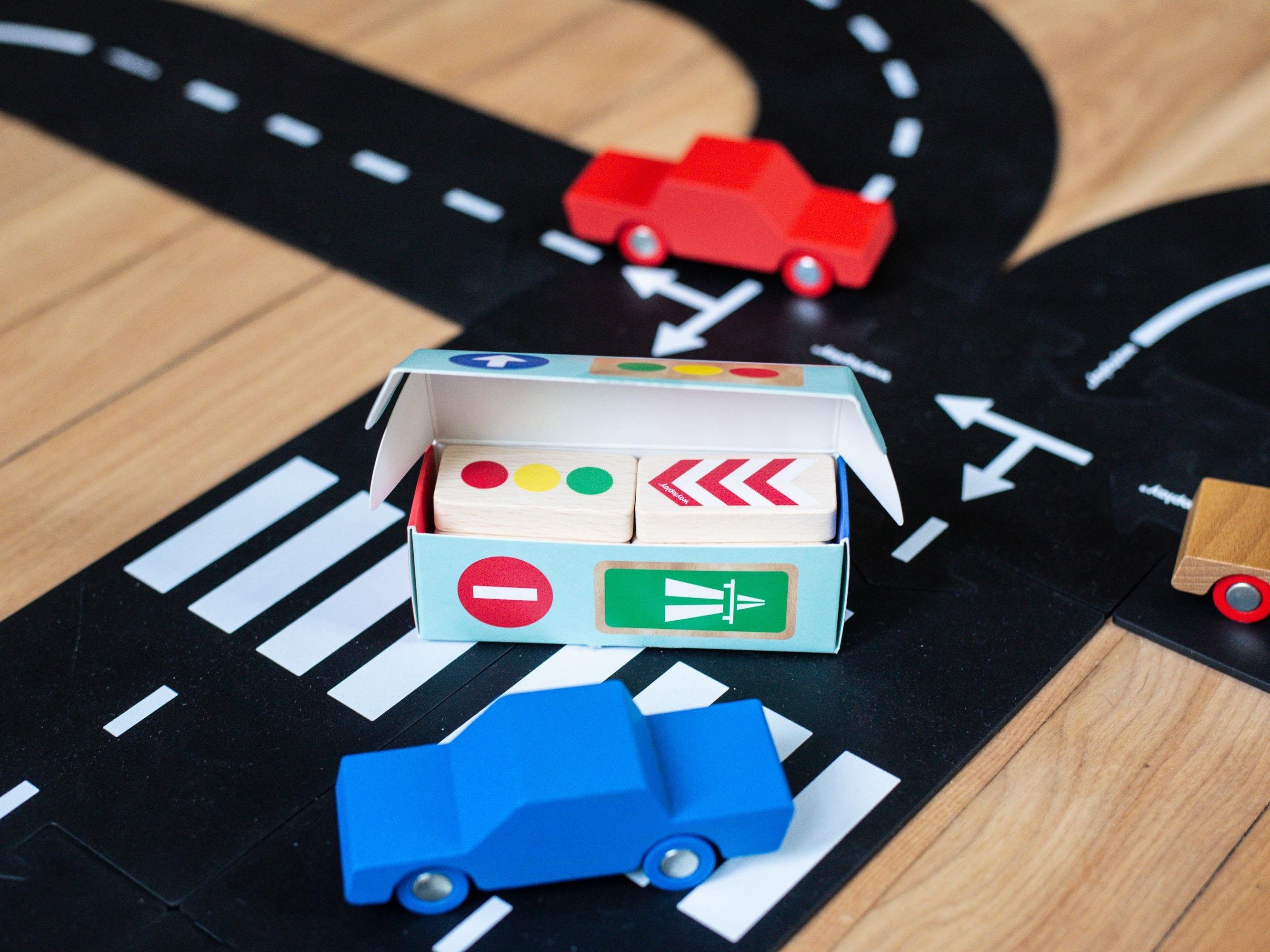 Waytoplay - Roadblocks Set Traffic Signs