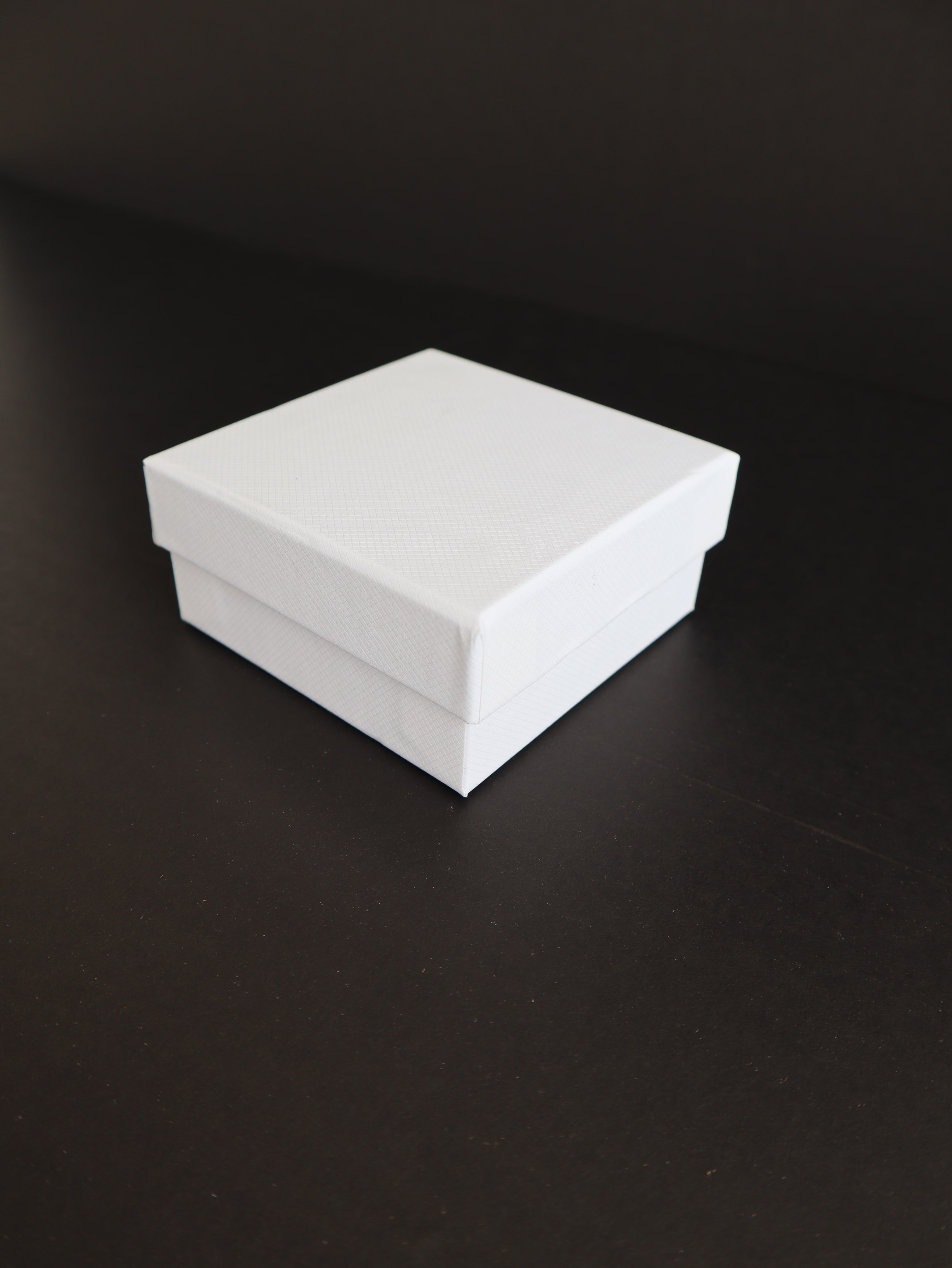 8x8x4 cm Doğa Dostu Beyaz Renkli Takı Kutusu
