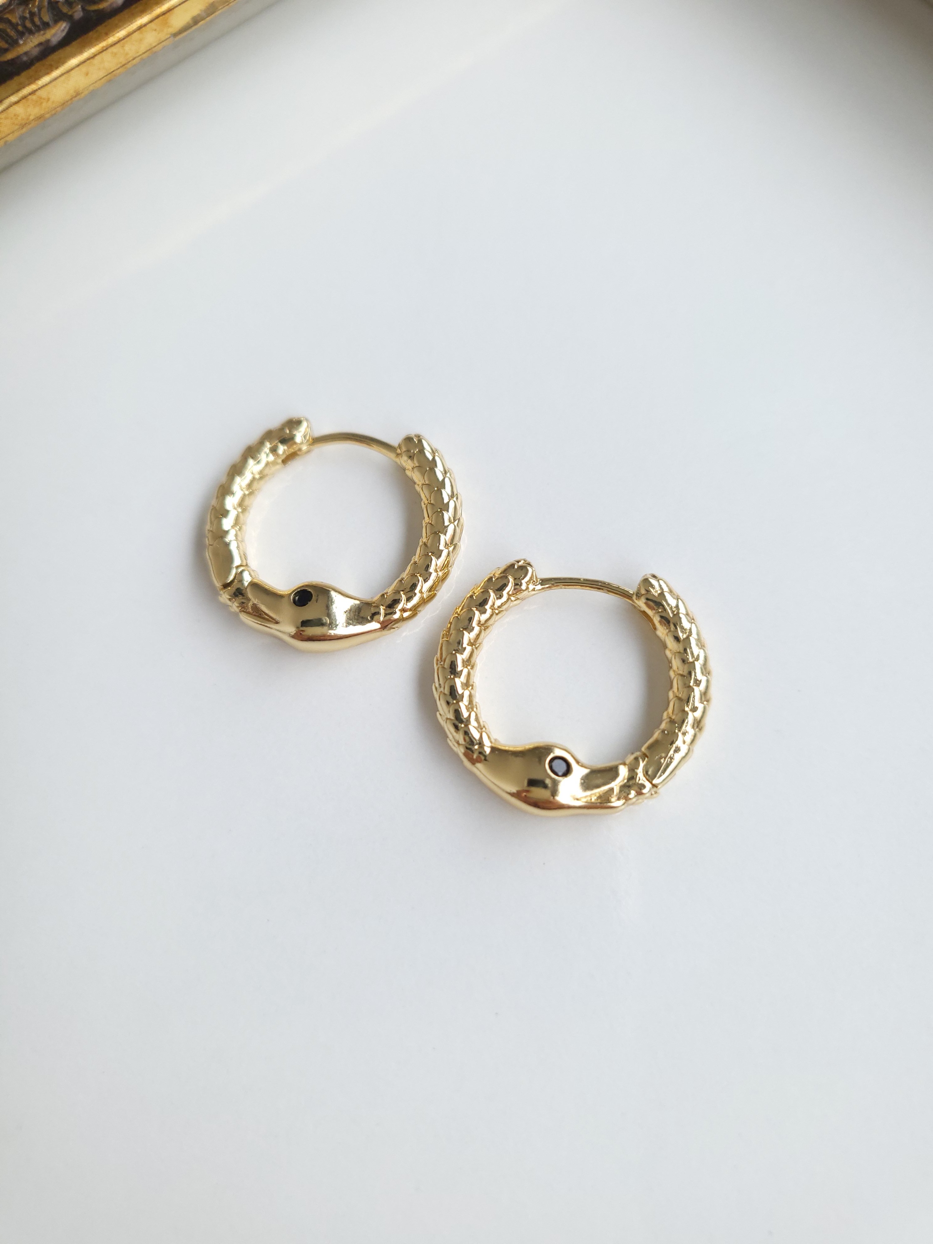 Xuping Gold Yılan Küpe