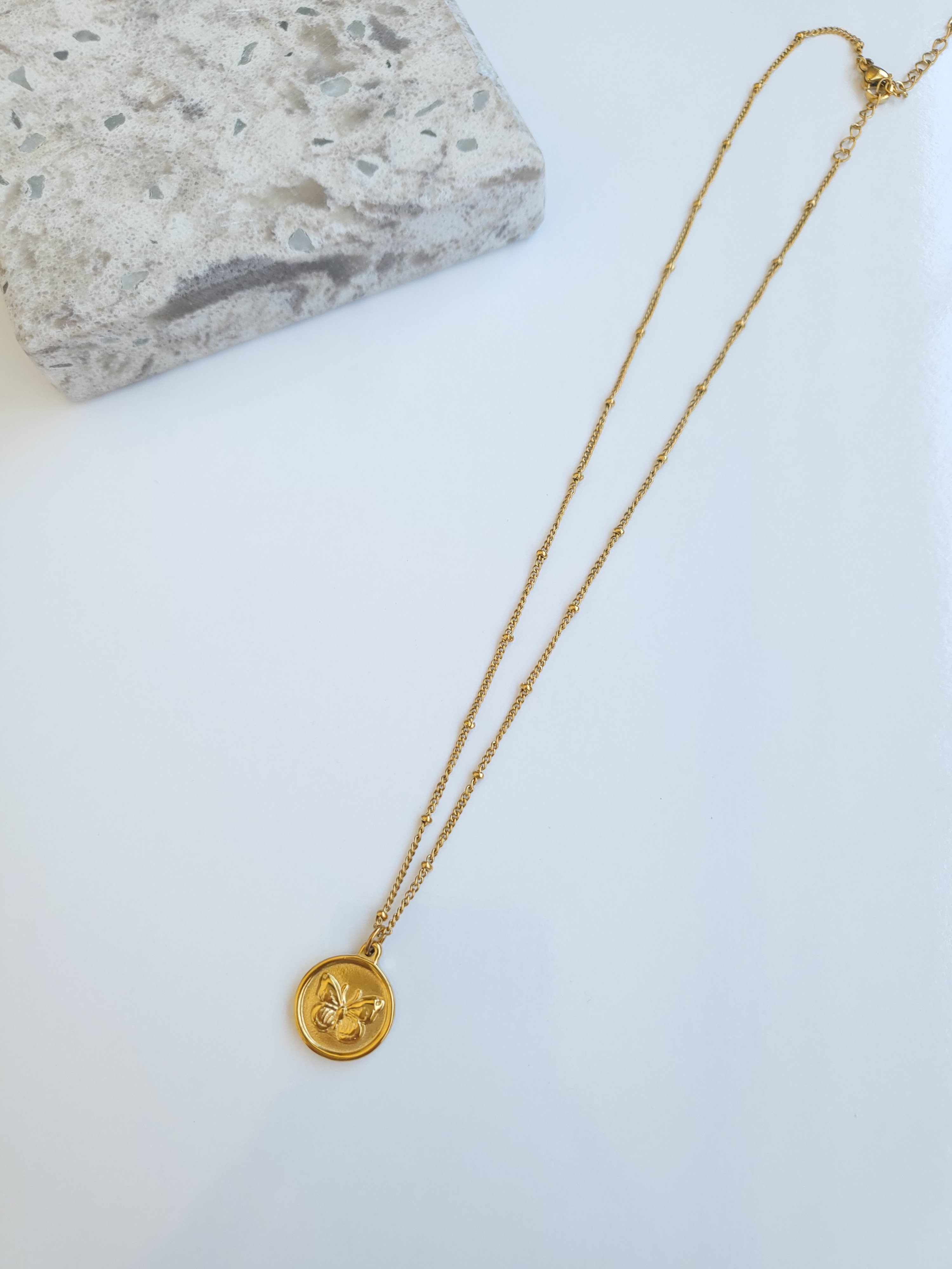 Çelik Gold Antik Kelebek Kolye