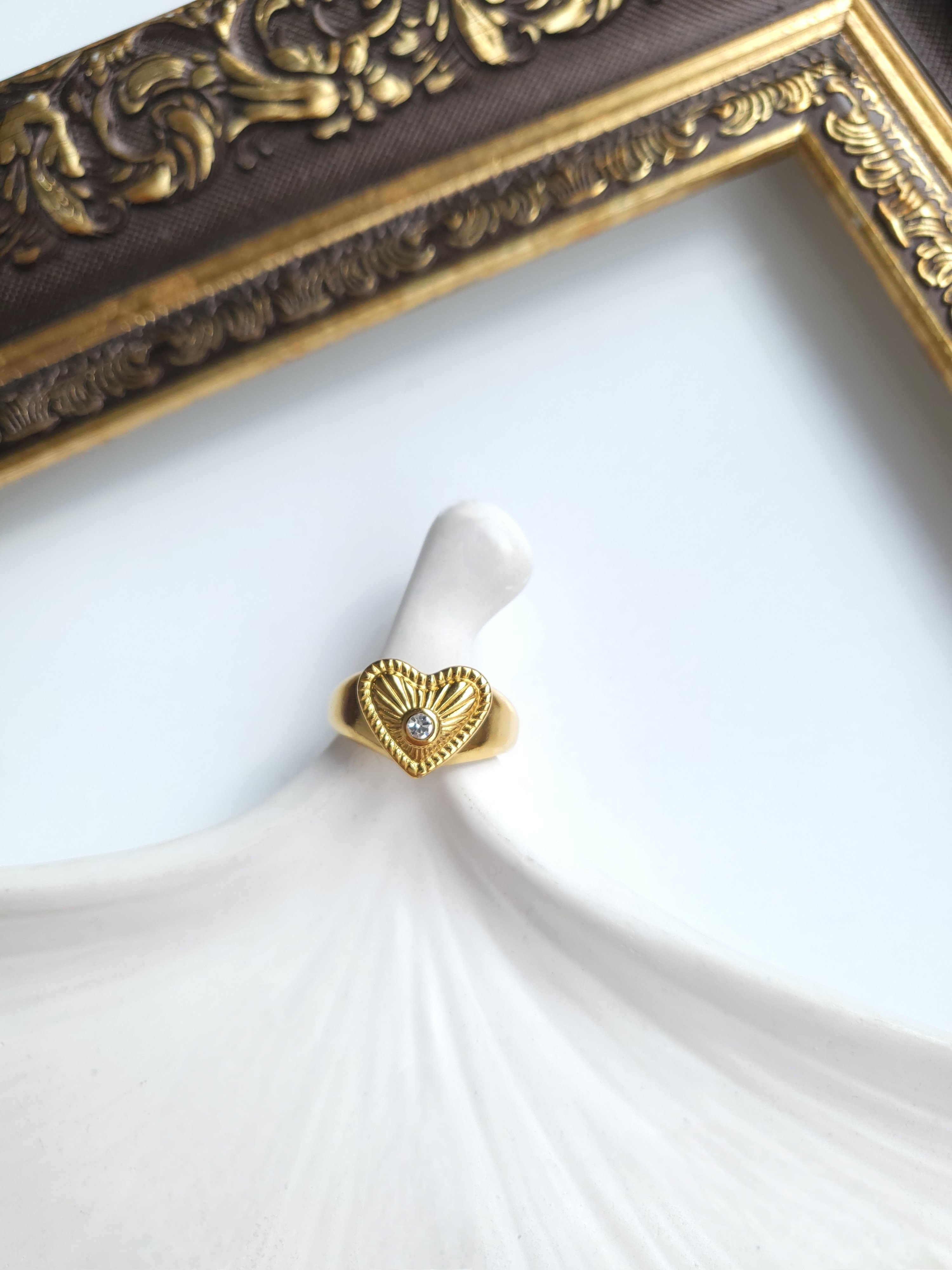 Çelik Gold Kalpli Diamond Vintage Yüzük