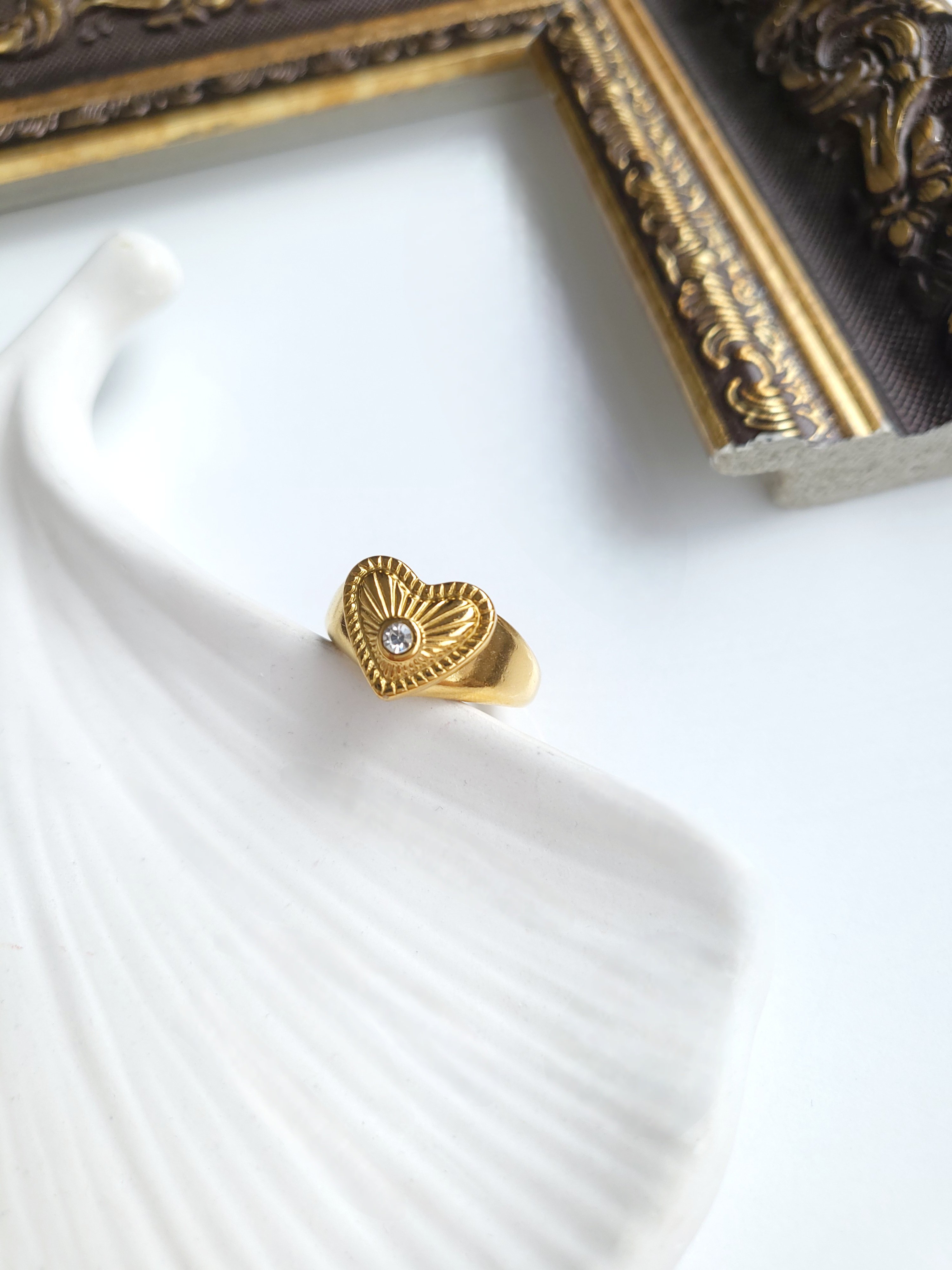 Çelik Gold Kalpli Diamond Vintage Yüzük