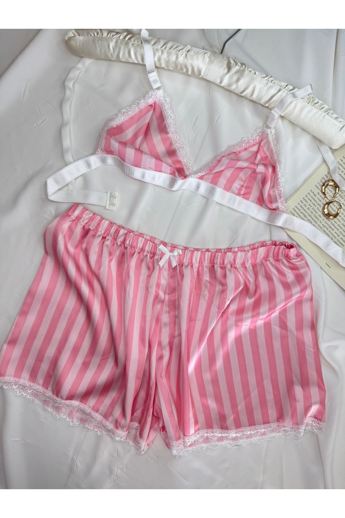 Büyük Leopar Desenli Saten Bralet Şort Pijama Takımı - pembe ekru