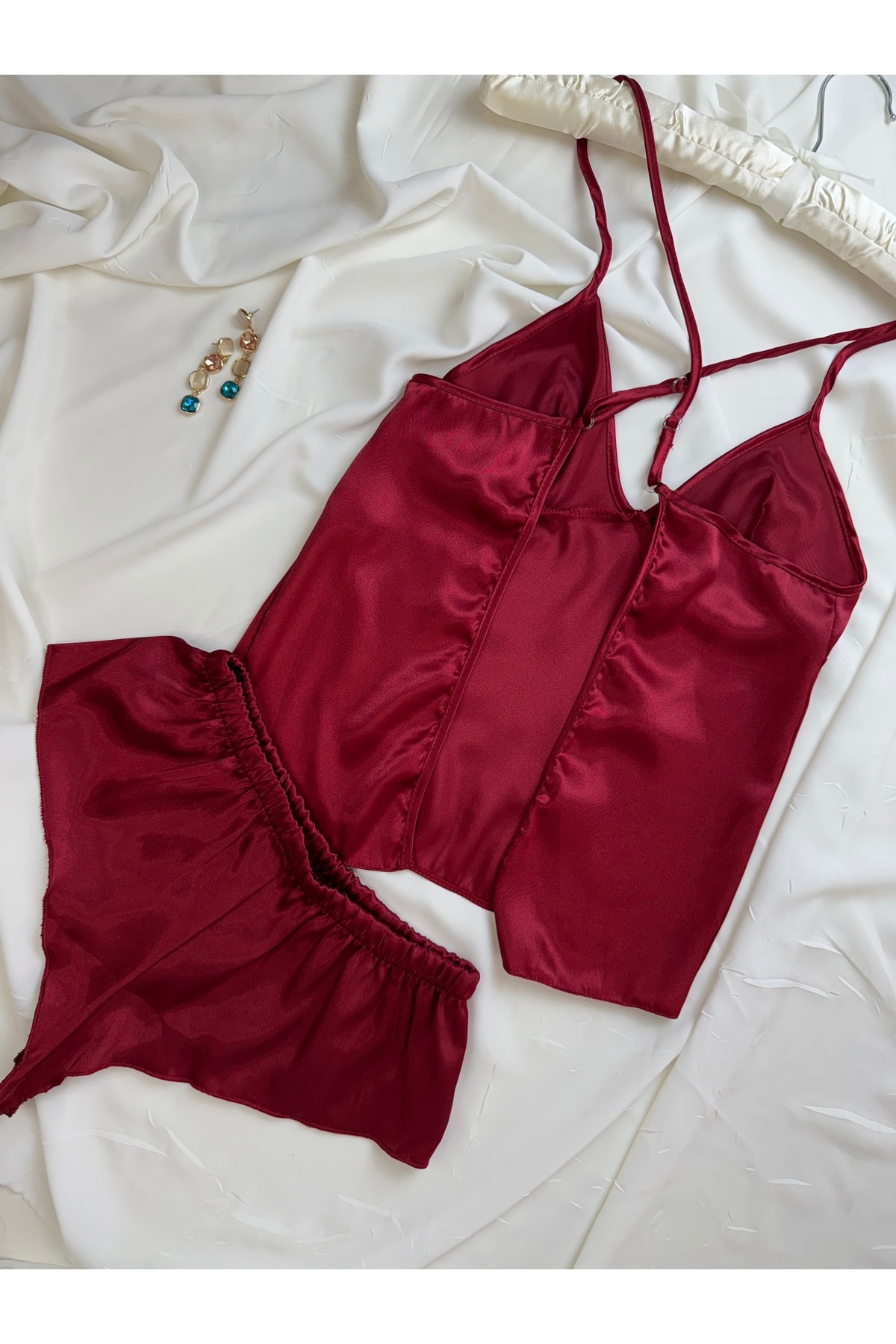 Saten Sırt Dekolteli Askılı Hipster Şortlu Gecelik Pijama Takımı - bordo