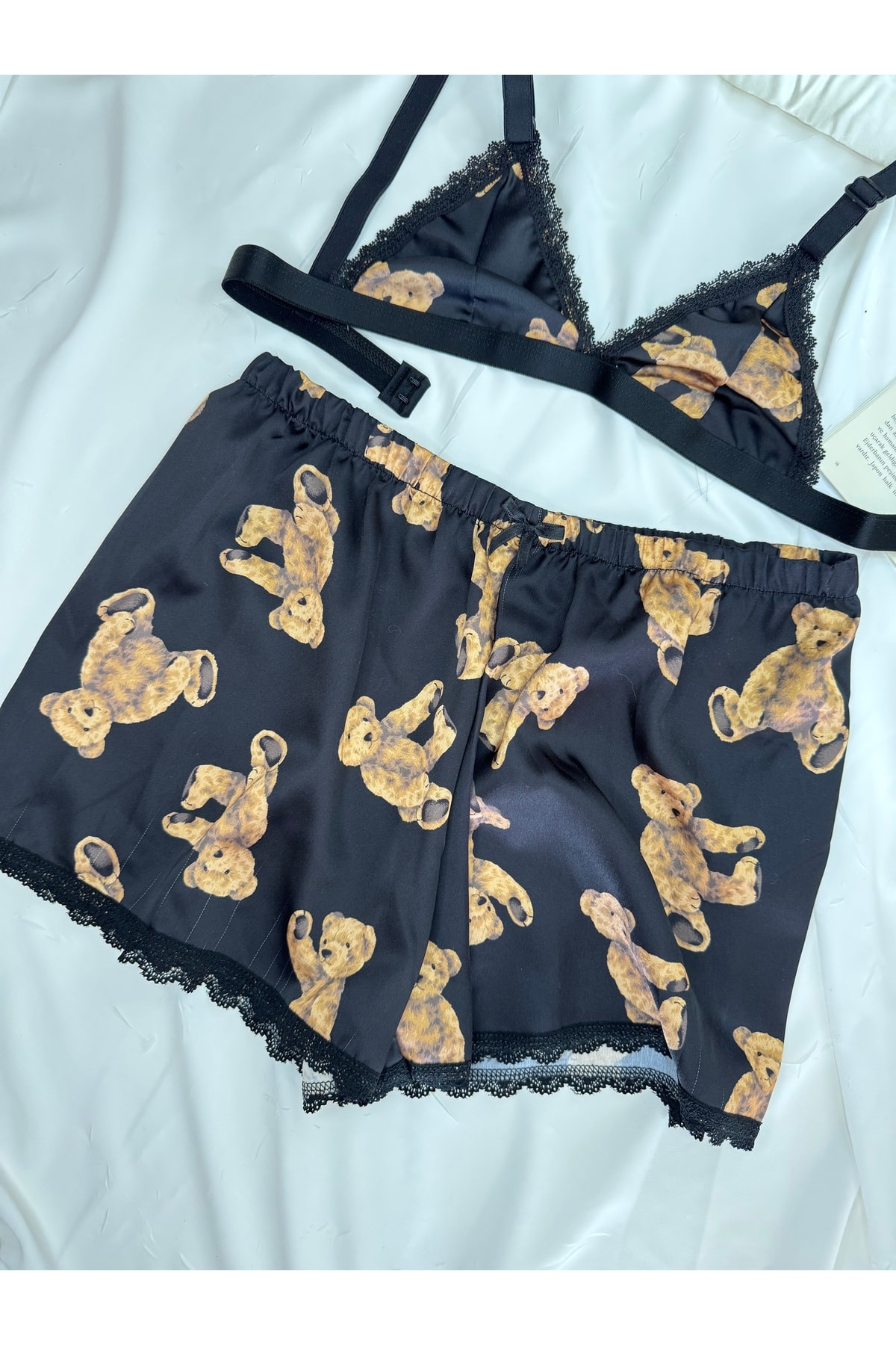 Büyük Leopar Desenli Saten Bralet Şort Pijama Takımı - siyah kahverengi