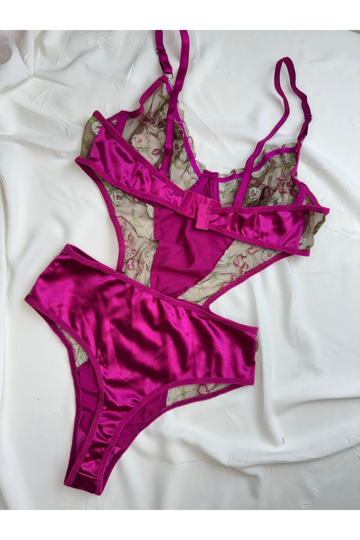 Fuşya Çiçek Işlemeli Saten Detaylı Bodysuit - pembe