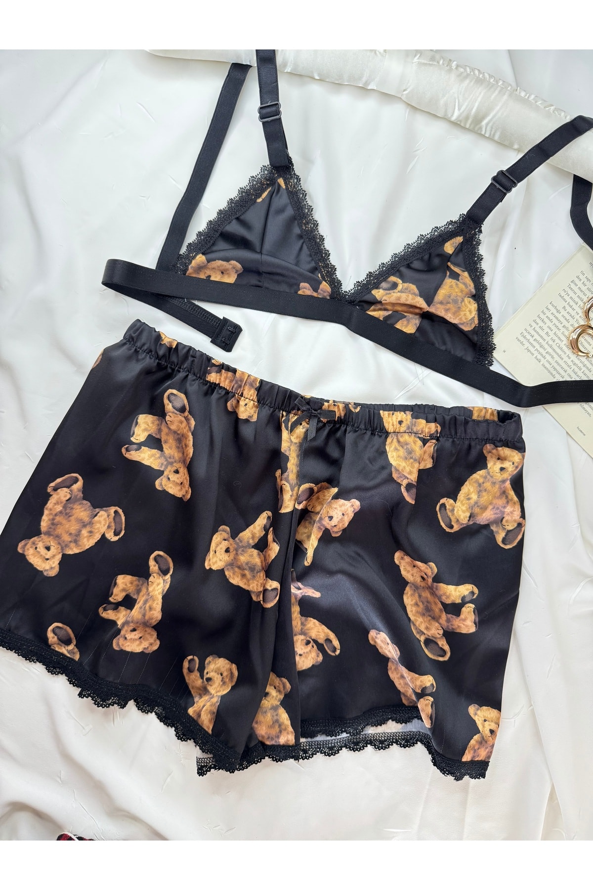 Büyük Leopar Desenli Saten Bralet Şort Pijama Takımı - siyah kahverengi
