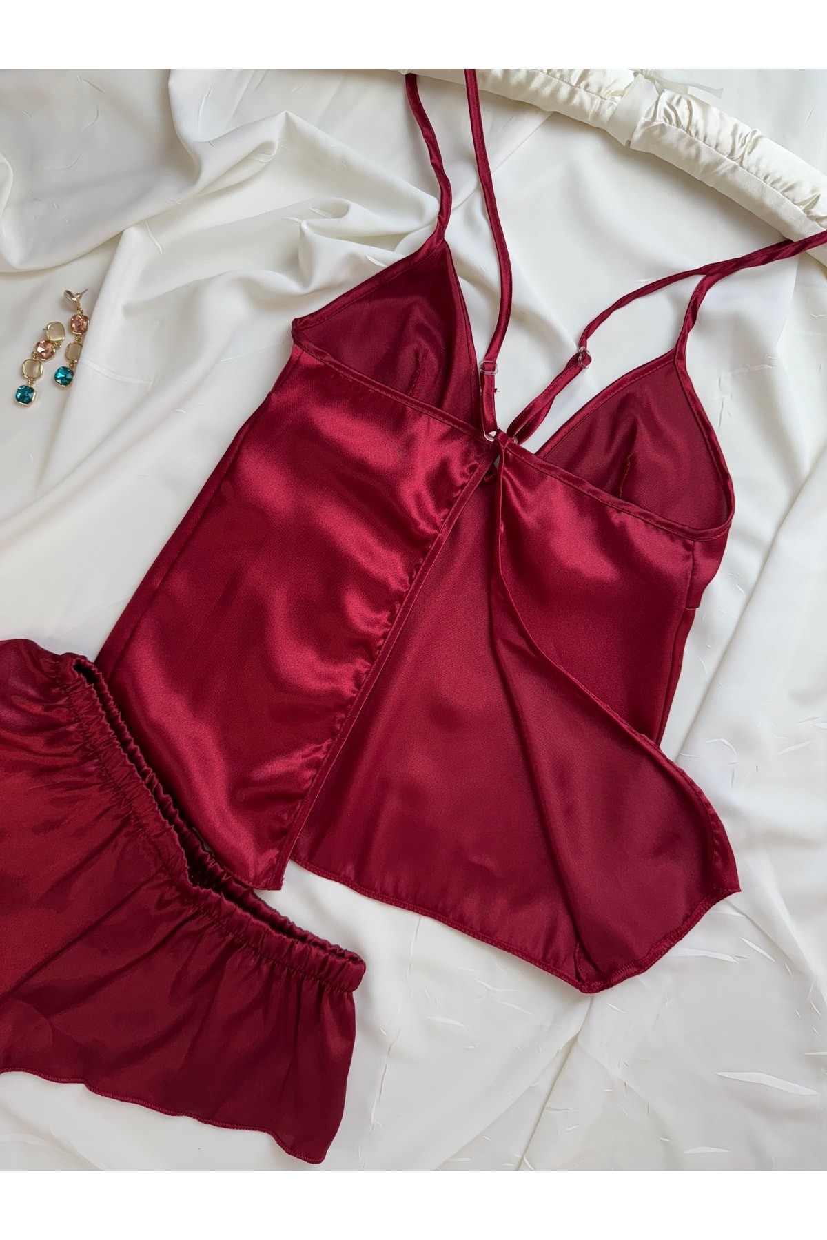 Saten Sırt Dekolteli Askılı Hipster Şortlu Gecelik Pijama Takımı - bordo