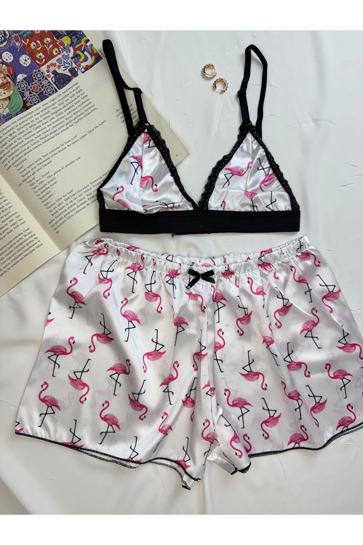 Büyük Leopar Desenli Saten Bralet Şort Pijama Takımı - beyaz flamingo