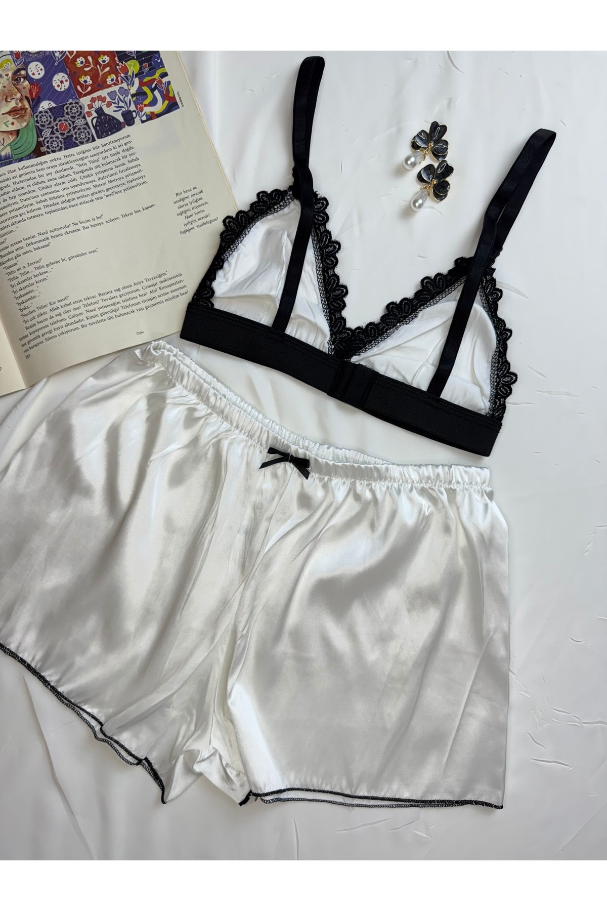 Büyük Leopar Desenli Saten Bralet Şort Pijama Takımı - beyaz siyah dantelli