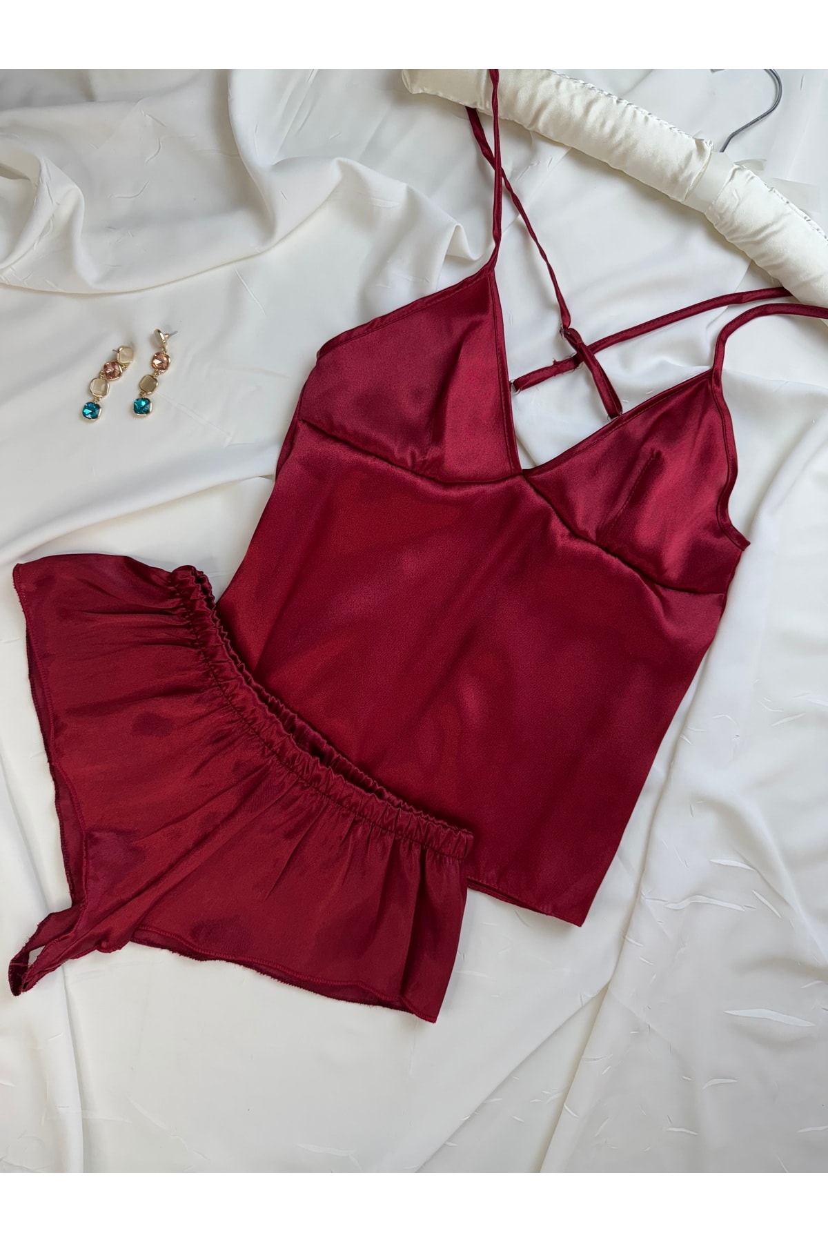Saten Sırt Dekolteli Askılı Hipster Şortlu Gecelik Pijama Takımı - bordo