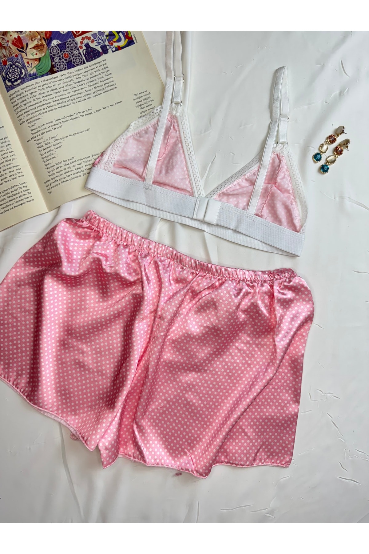 Büyük Leopar Desenli Saten Bralet Şort Pijama Takımı - pembe beyaz puantiyeli