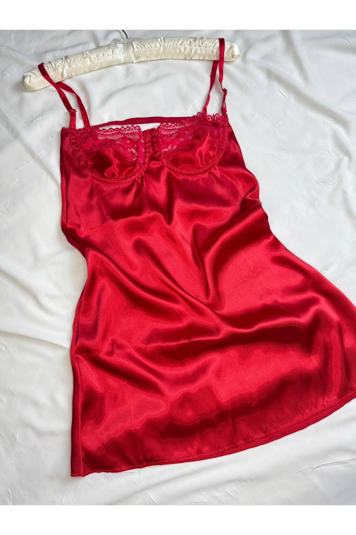 Ekru Saten Ayarlanabilir Askılı Dantelli Gecelik (BABYDOLL) - kırmızı