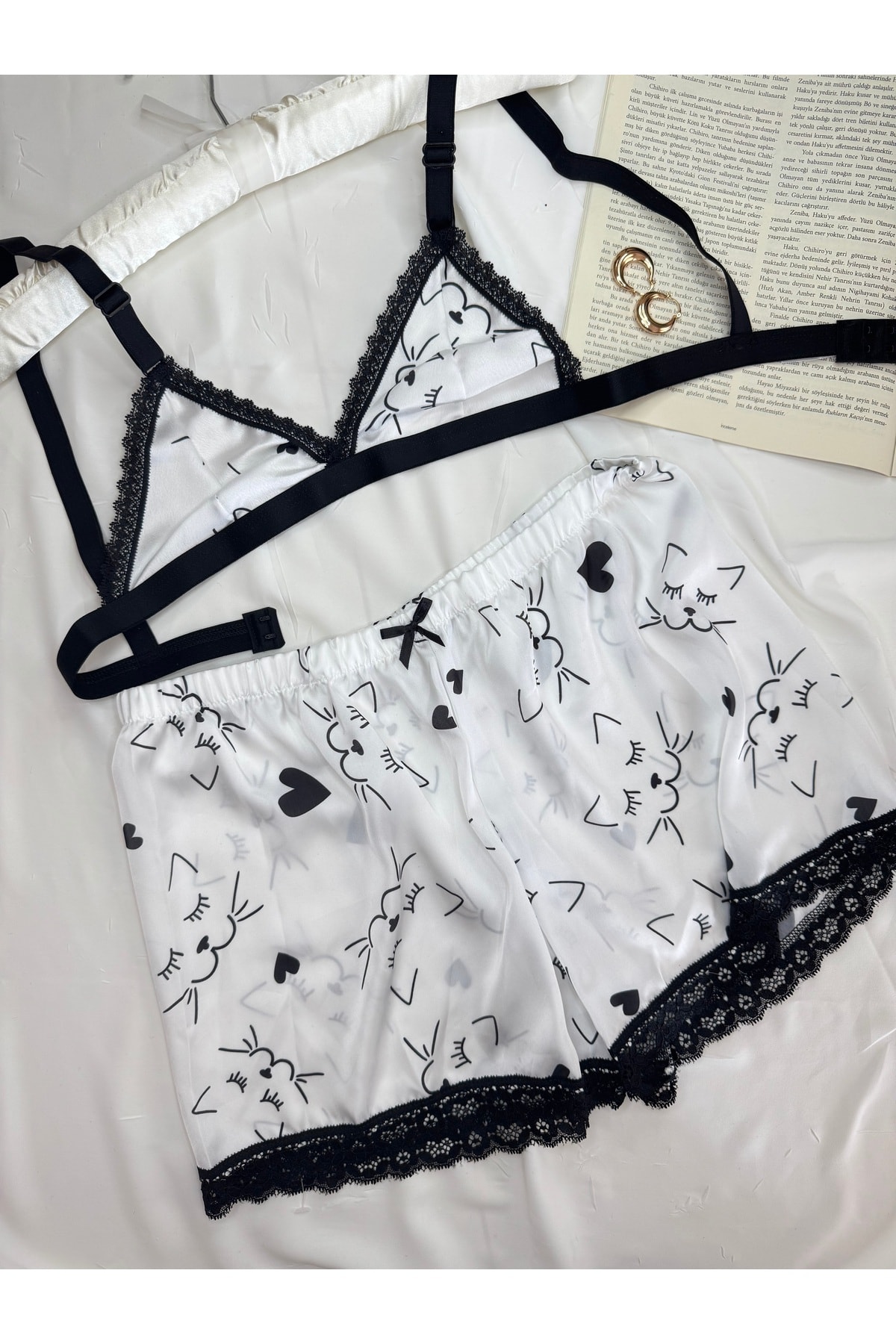 Büyük Leopar Desenli Saten Bralet Şort Pijama Takımı - beyaz
