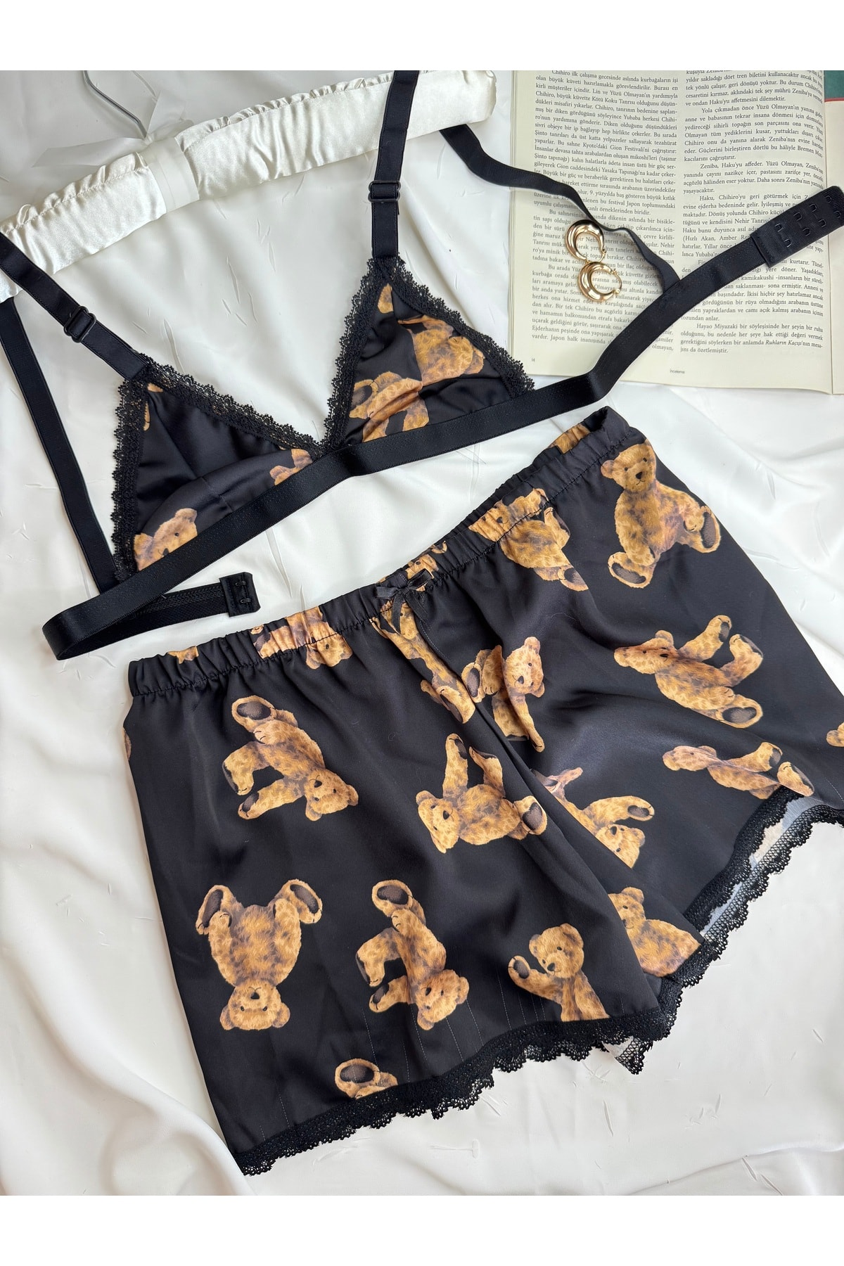 Büyük Leopar Desenli Saten Bralet Şort Pijama Takımı - siyah kahverengi