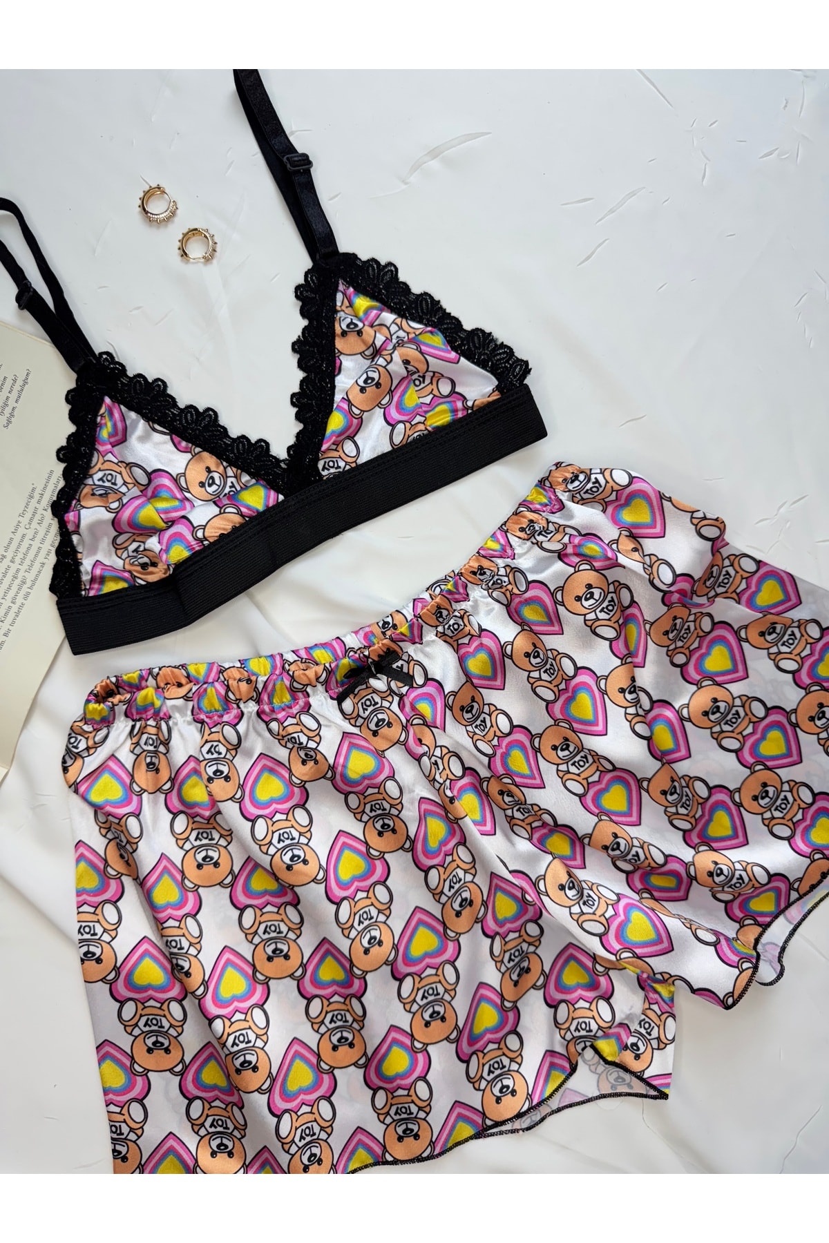 Büyük Leopar Desenli Saten Bralet Şort Pijama Takımı - beyaz ayıcık