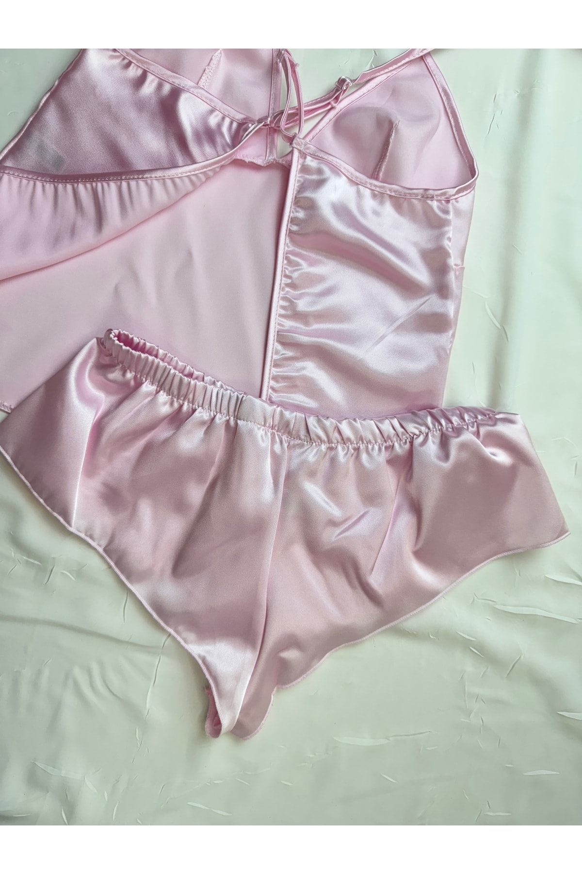 Saten Sırt Dekolteli Askılı Hipster Şortlu Gecelik Pijama Takımı - pembe