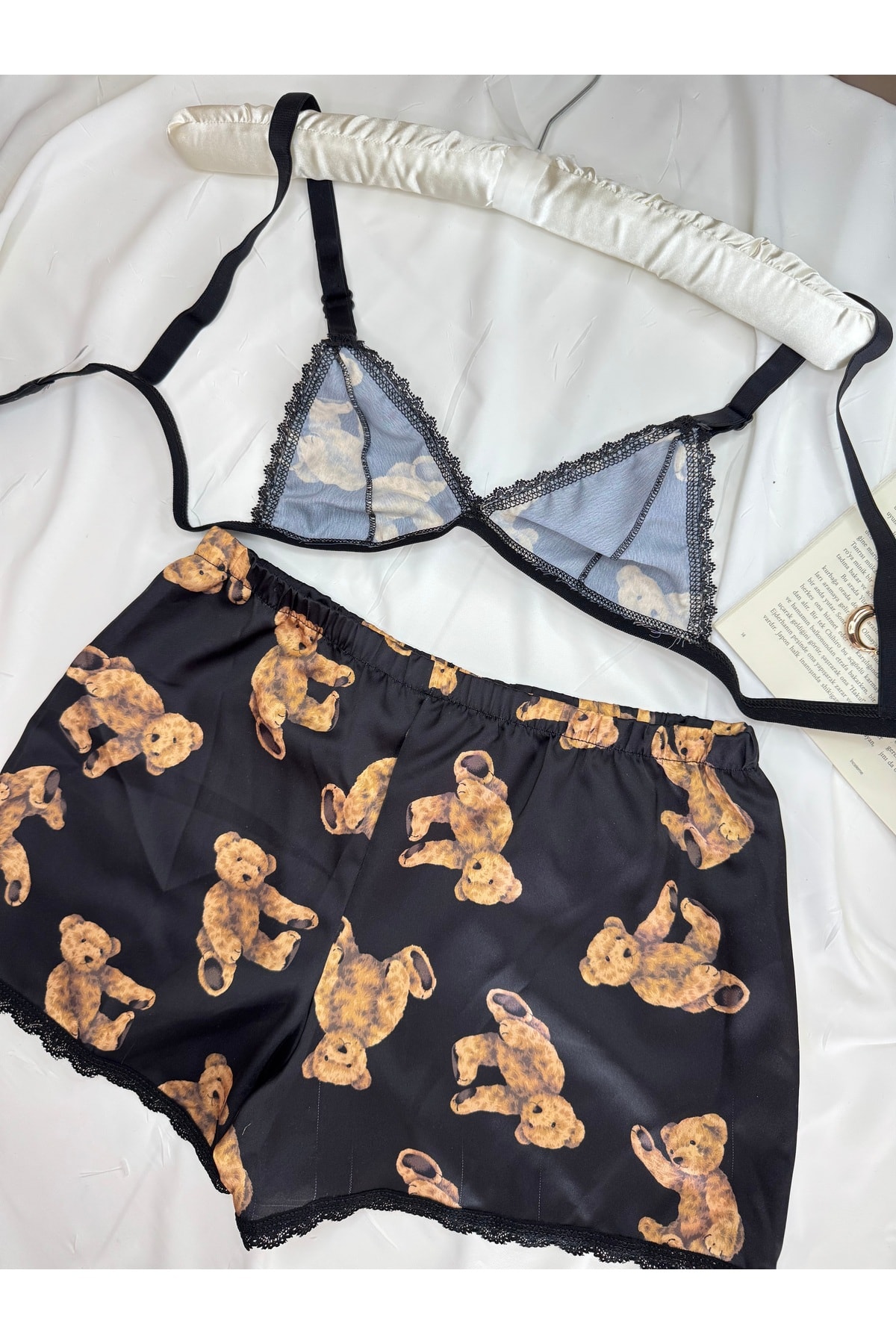 Büyük Leopar Desenli Saten Bralet Şort Pijama Takımı - siyah kahverengi