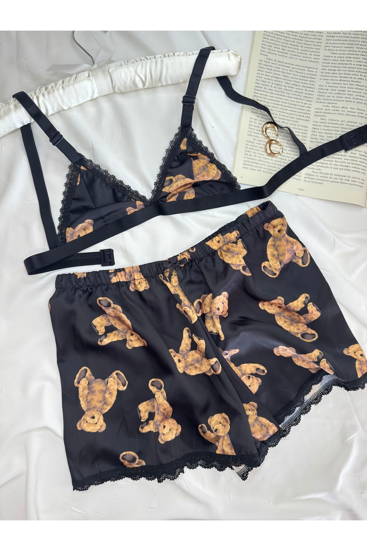 Büyük Leopar Desenli Saten Bralet Şort Pijama Takımı - siyah kahverengi