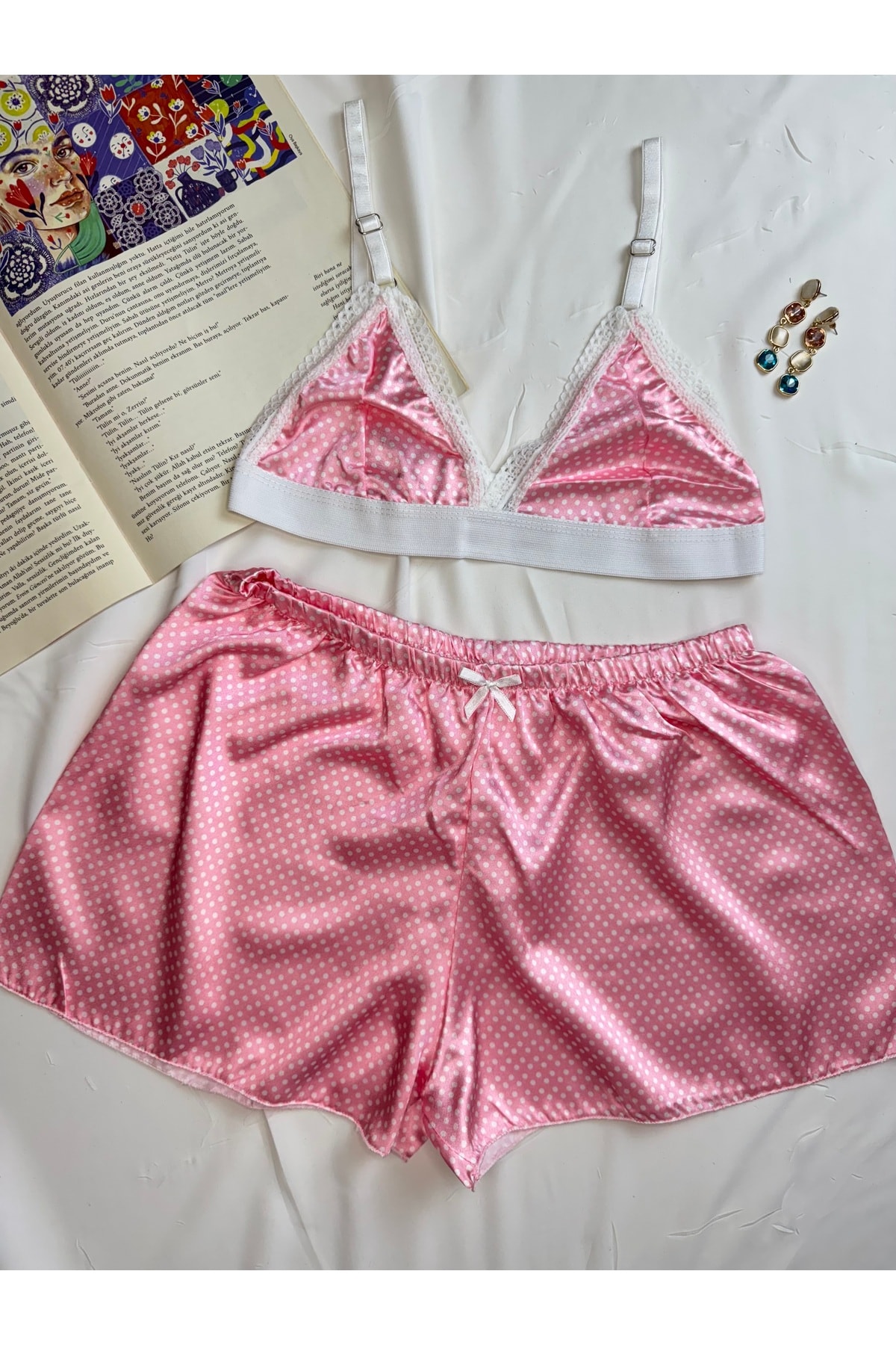 Büyük Leopar Desenli Saten Bralet Şort Pijama Takımı - pembe beyaz puantiyeli
