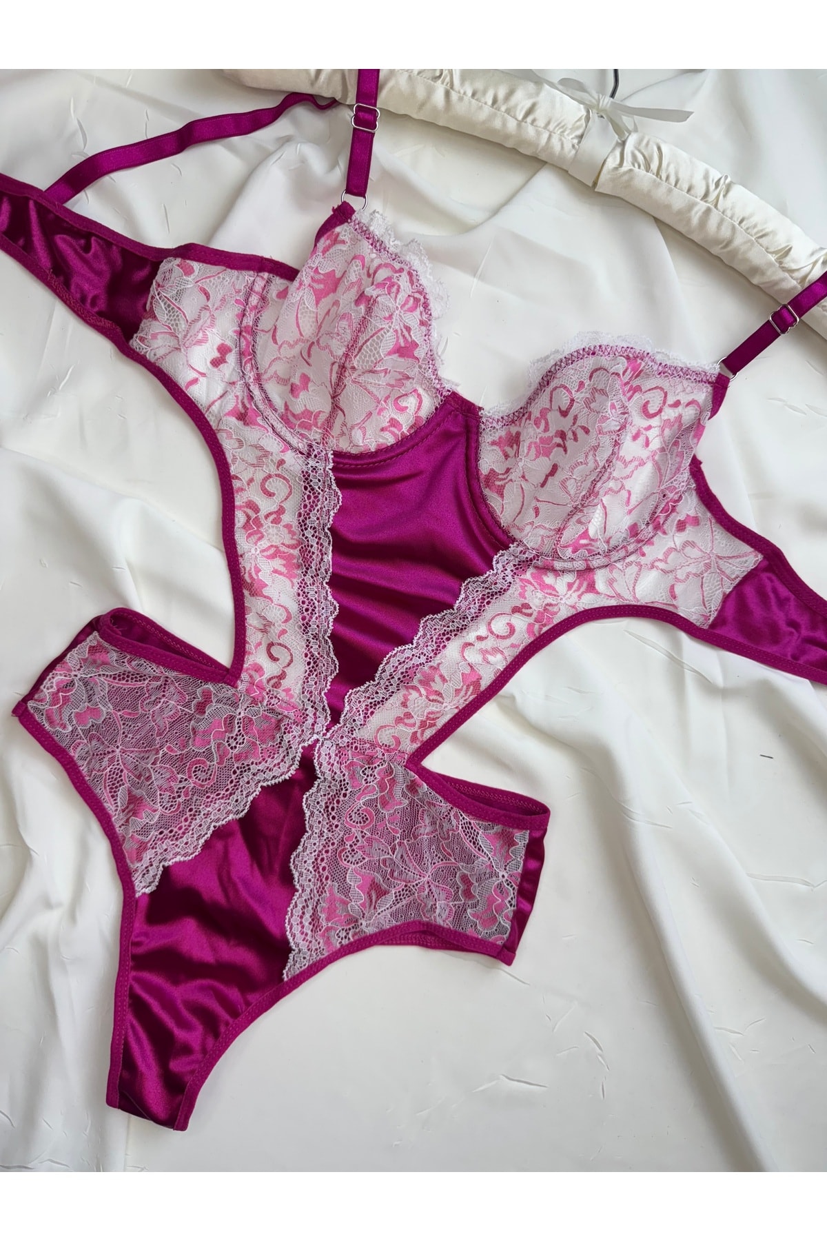 Fuşya Çiçek Işlemeli Saten Detaylı Bodysuit - fuşya