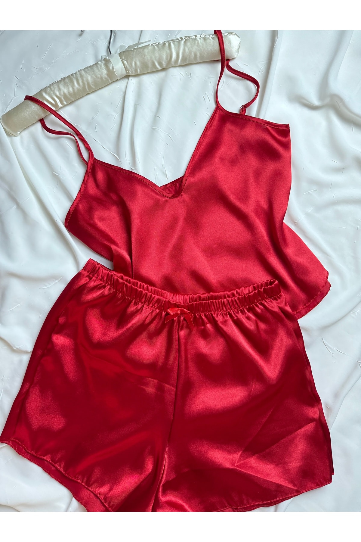 Ayarlanabilir Askılı Saten Pijama Takımı