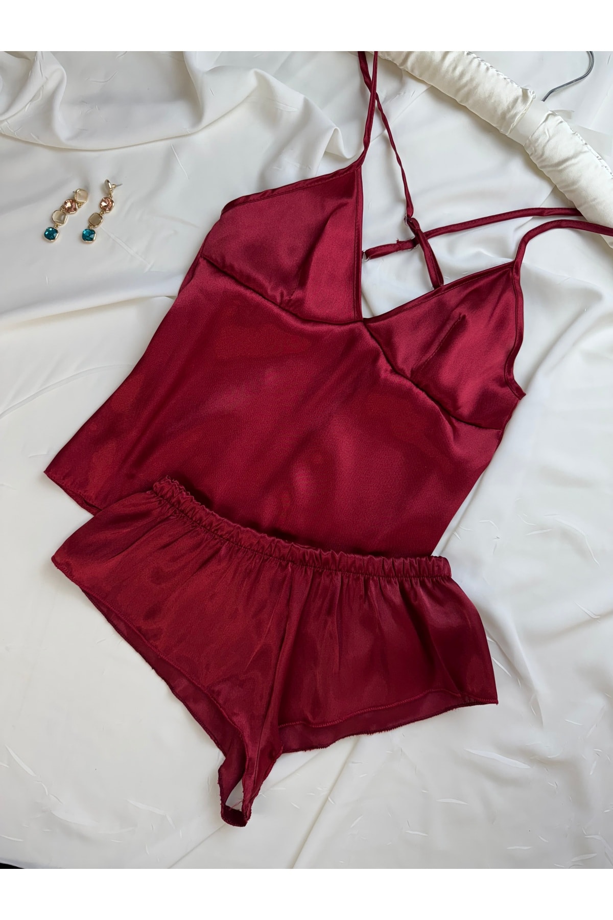 Saten Sırt Dekolteli Askılı Hipster Şortlu Gecelik Pijama Takımı - bordo