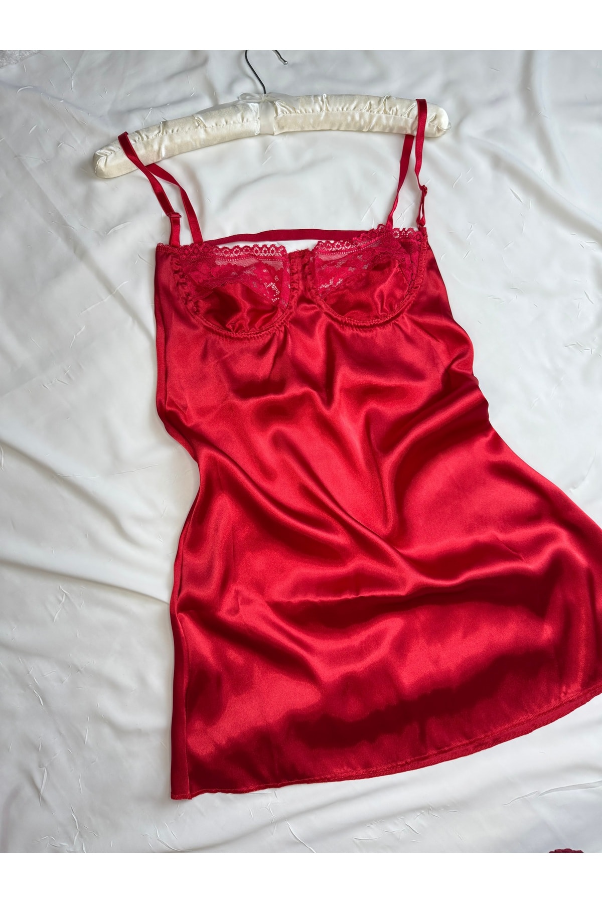 Ekru Saten Ayarlanabilir Askılı Dantelli Gecelik (BABYDOLL) - kırmızı