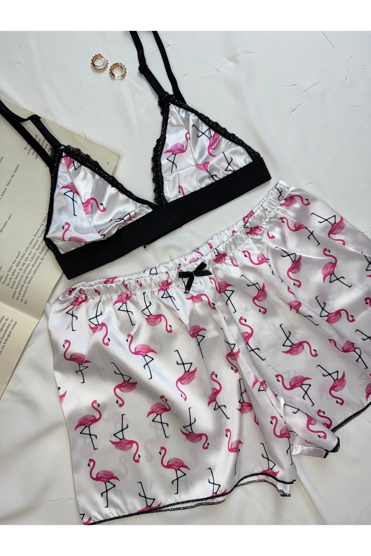 Büyük Leopar Desenli Saten Bralet Şort Pijama Takımı - beyaz flamingo