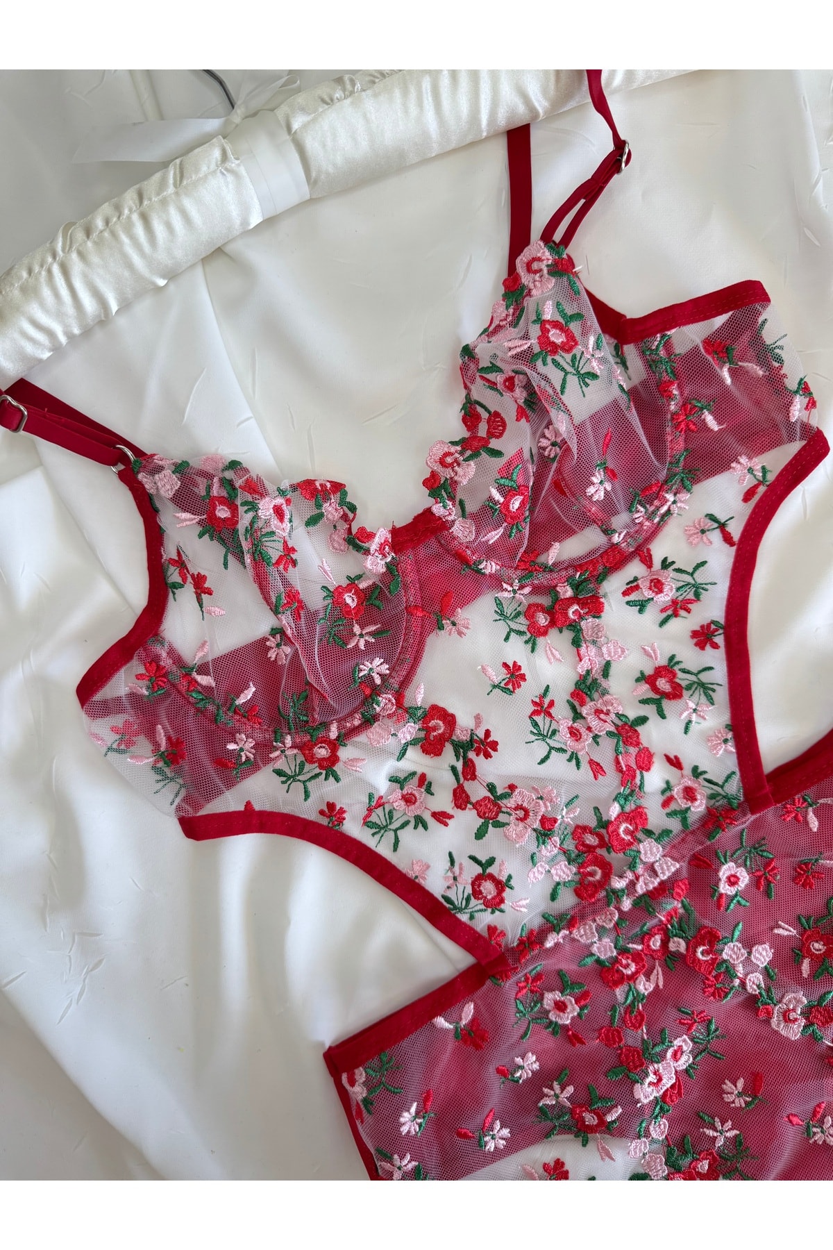 Bebe Mavi Dantelli Brode Balenli Kapsız Transparan Bodysuit - kırmızı yeşil