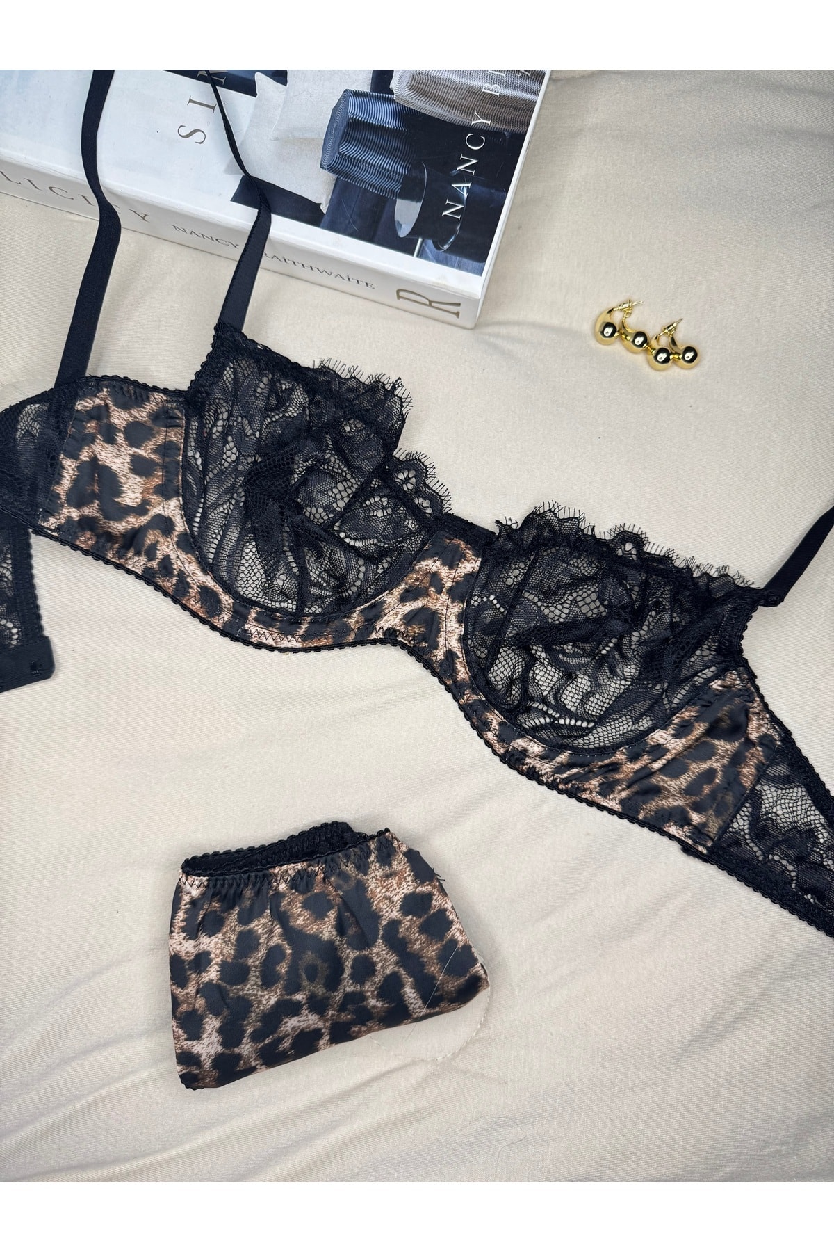Leopar Desenli İpeksi Saten Dantel Detaylı Bralet İç Çamaşır Takımı (Sütyen-Külot) - siyah