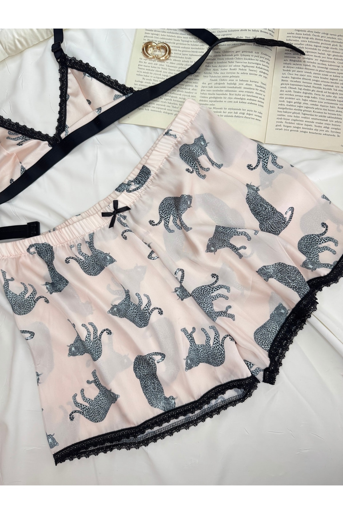 Büyük Leopar Desenli Saten Bralet Şort Pijama Takımı - ekru