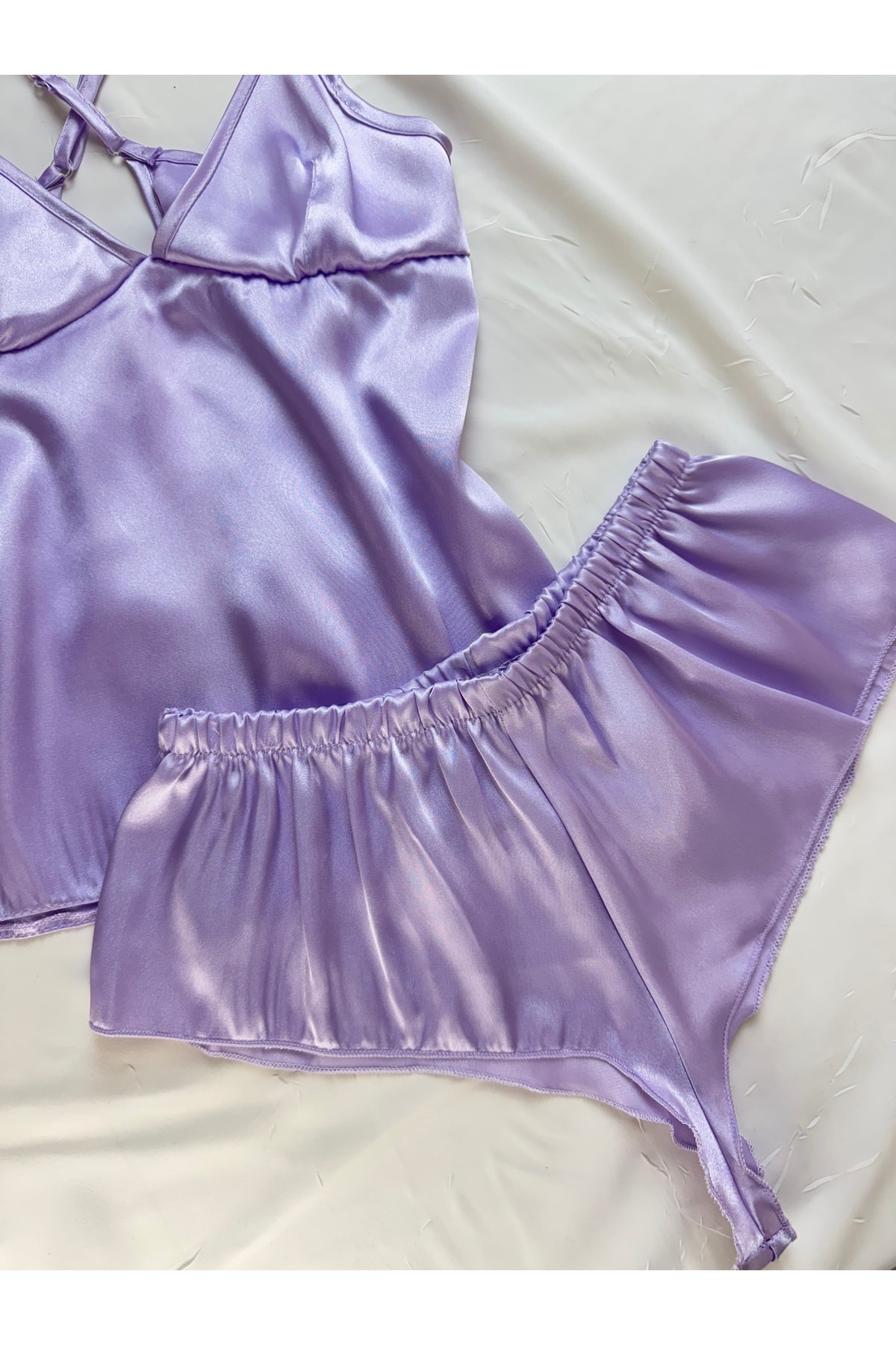 Saten Sırt Dekolteli Askılı Hipster Şortlu Gecelik Pijama Takımı - lila