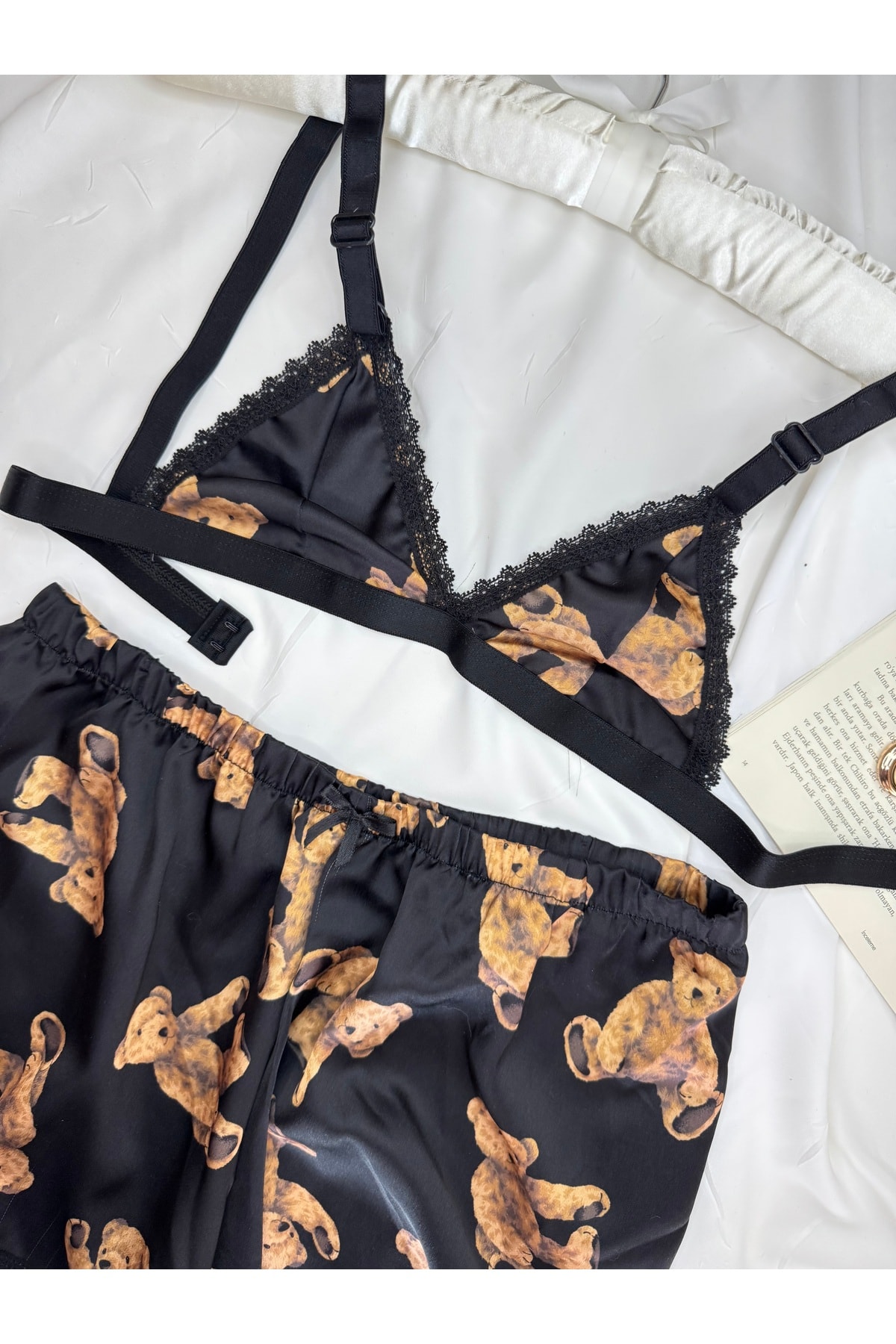 Büyük Leopar Desenli Saten Bralet Şort Pijama Takımı - siyah kahverengi